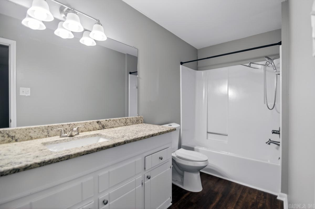 WOODLAND HILLS - Residential