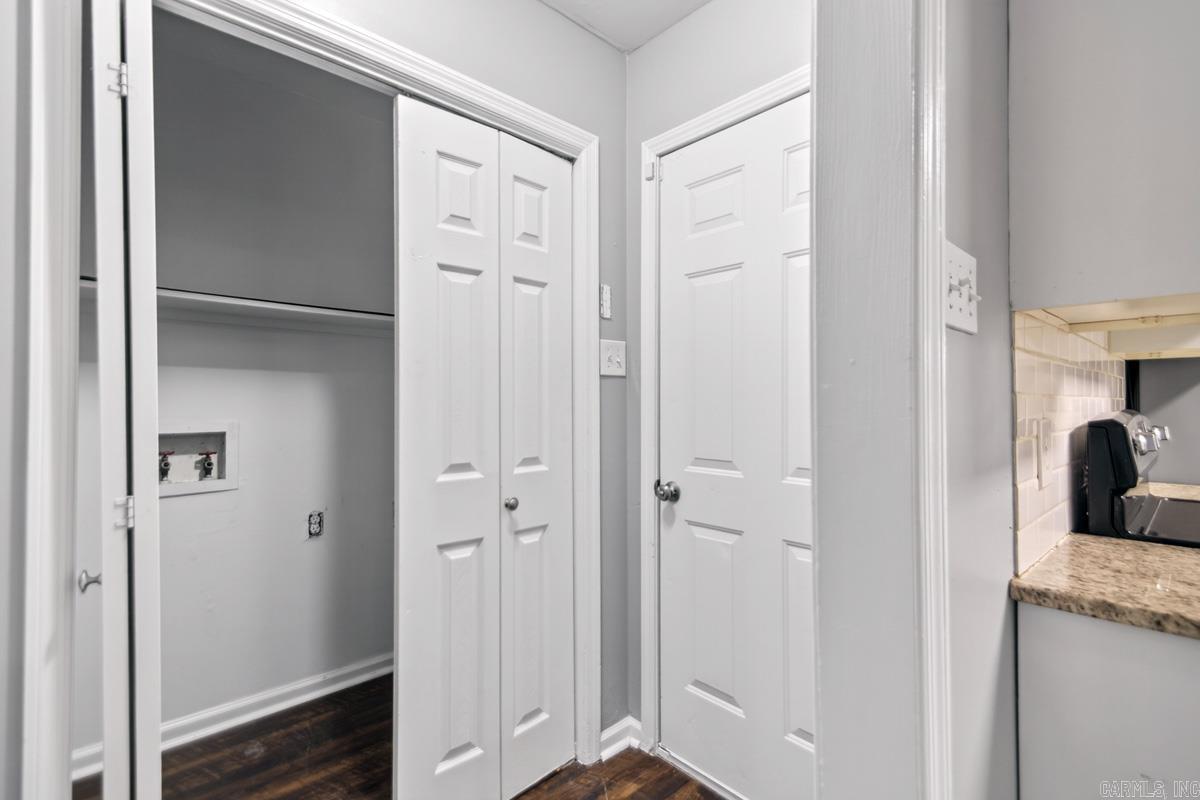 WOODLAND HILLS - Residential