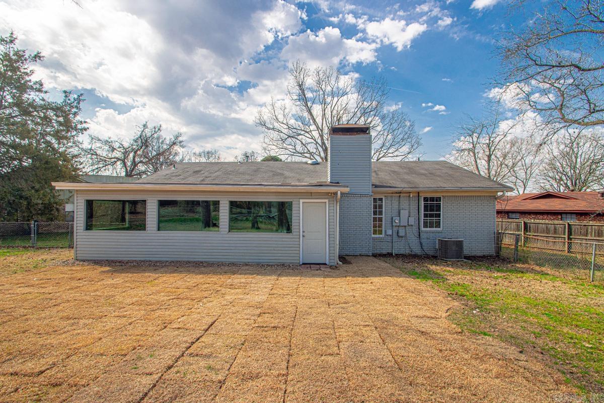 WOODLAND HILLS - Residential