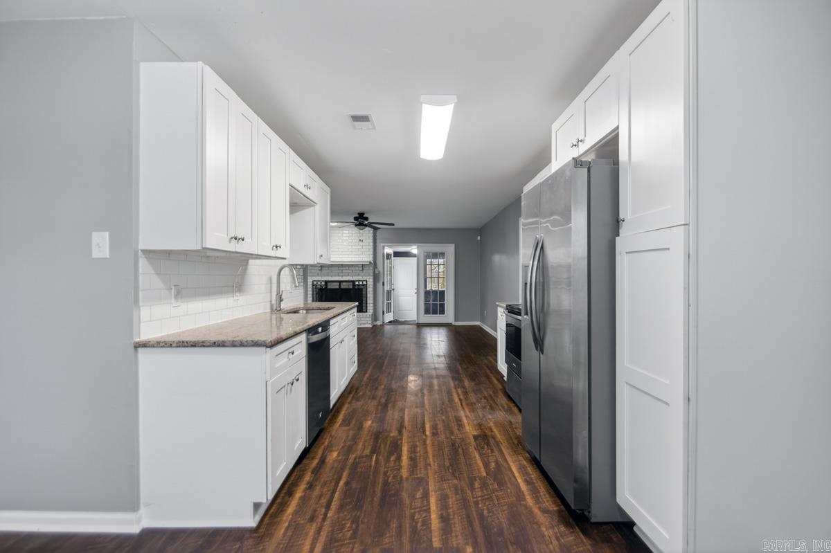 WOODLAND HILLS - Residential