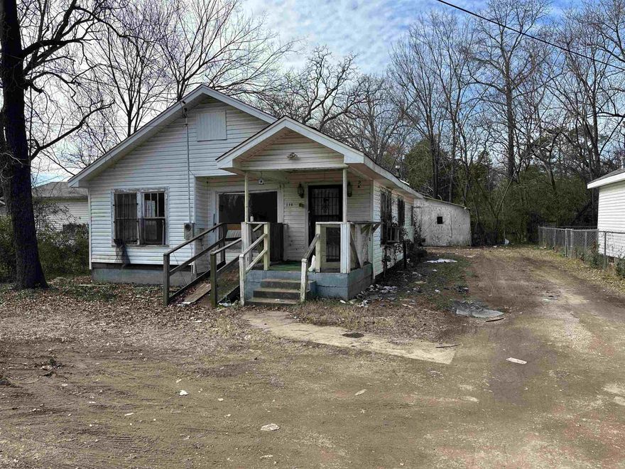 ATTENTION INVESTORS AND FIXER UPPERS! This 2 bed, 1 bath home is centrally located to everything Hot Springs has to offer! 5 minutes to Downtown and only 2 minutes to Oaklawn Racing and Casino. Will require extensive renovations, home is being sold as-is. Flip to make a profit or rent for a long term investment.  Agents - Call Showing Service for all showings.