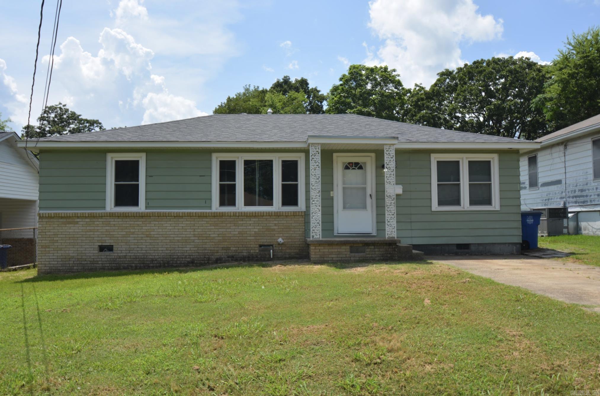 This renovated 3-bedroom, 2-bath home offers 1,092 square feet of comfortable living space and is ready for its new owners! Recent upgrades include a brand-new roof, hot water heater, windows, fresh interior, and flooring. The functional layout provides a bright living area, updated finishes, and a welcoming curb appeal. Conveniently located near schools, shopping, and dining ā this is a great opportunity for first-time buyers. Donāt miss this one!