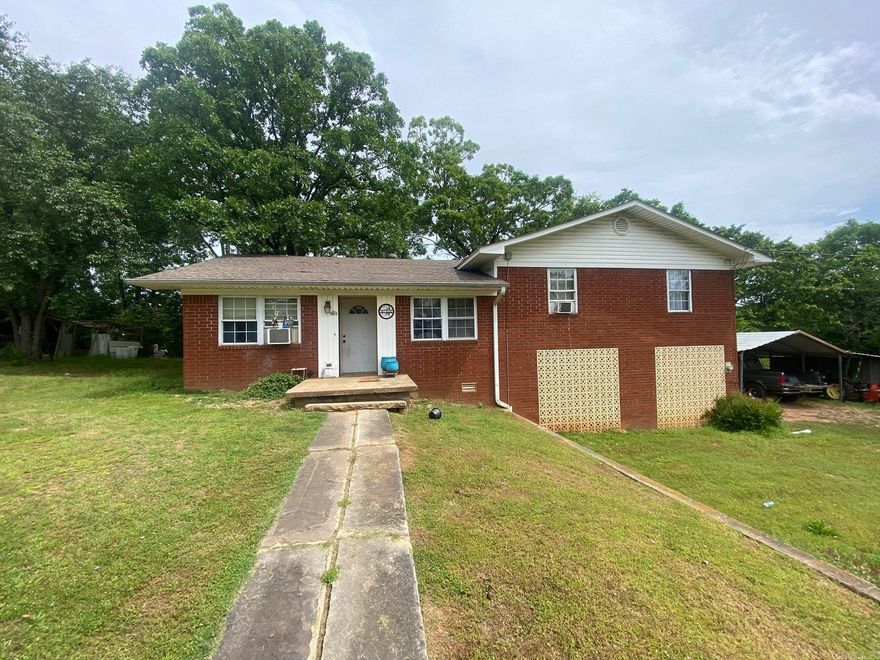 This home is located in a great neighborhood very close to Lake Catherine and surrounding towns of Hot Springs and Malvern.  This would be a great first-time home buyer or investment property.  While in need of some TLC the possibilities are endless. Call or text today for a showing.