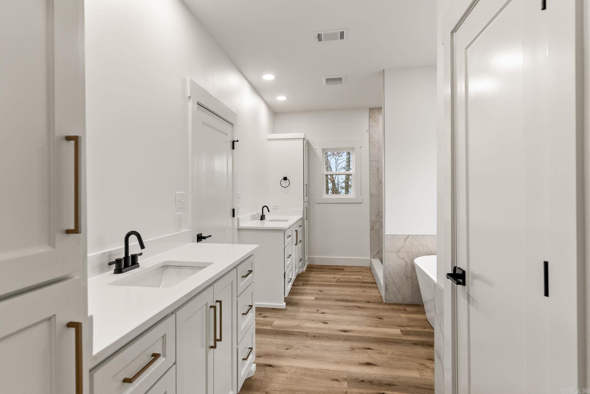 CRYSTAL BROOKE SHORES - Residential