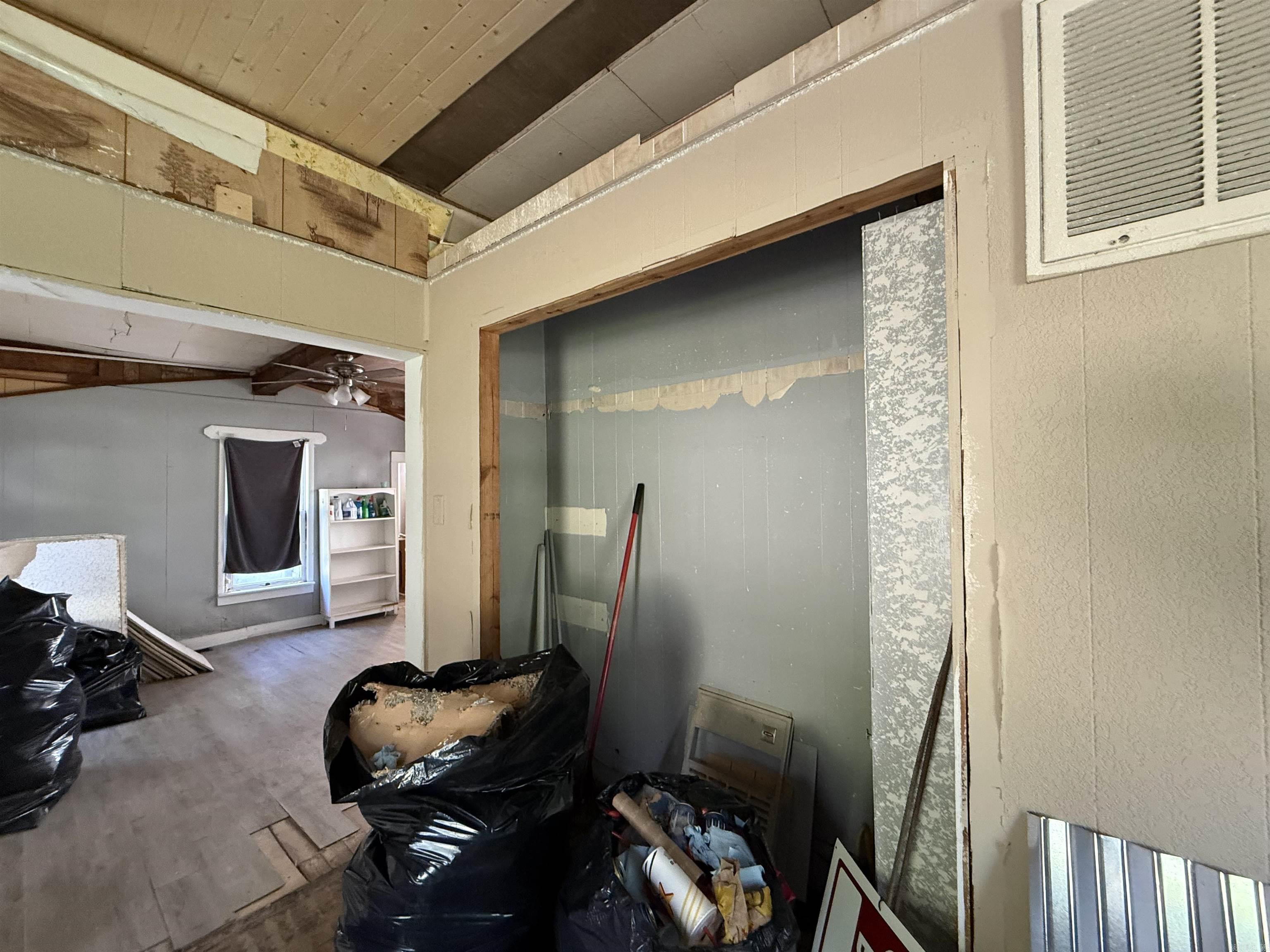 CASTLEBERRY 1ST - Residential