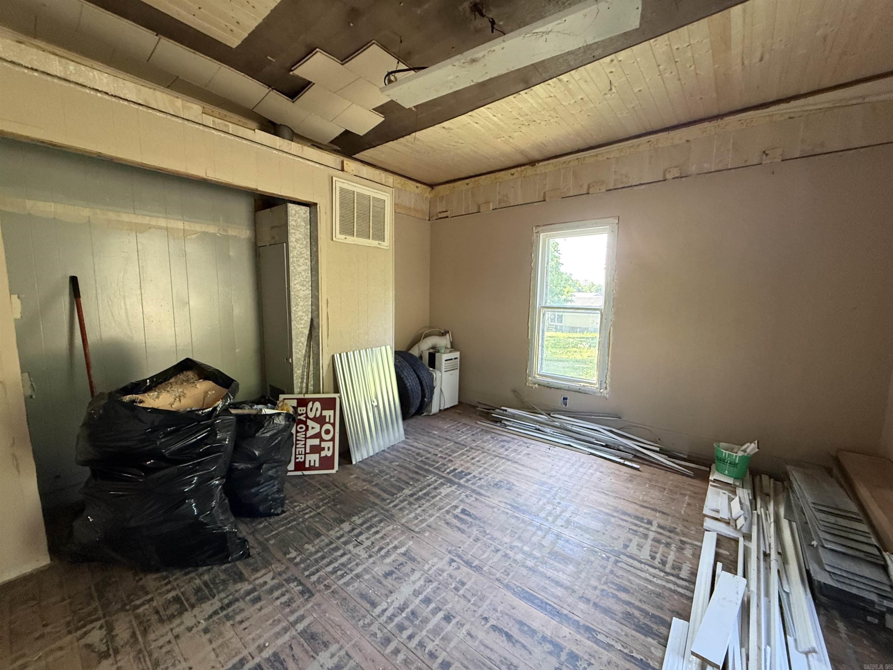 CASTLEBERRY 1ST - Residential