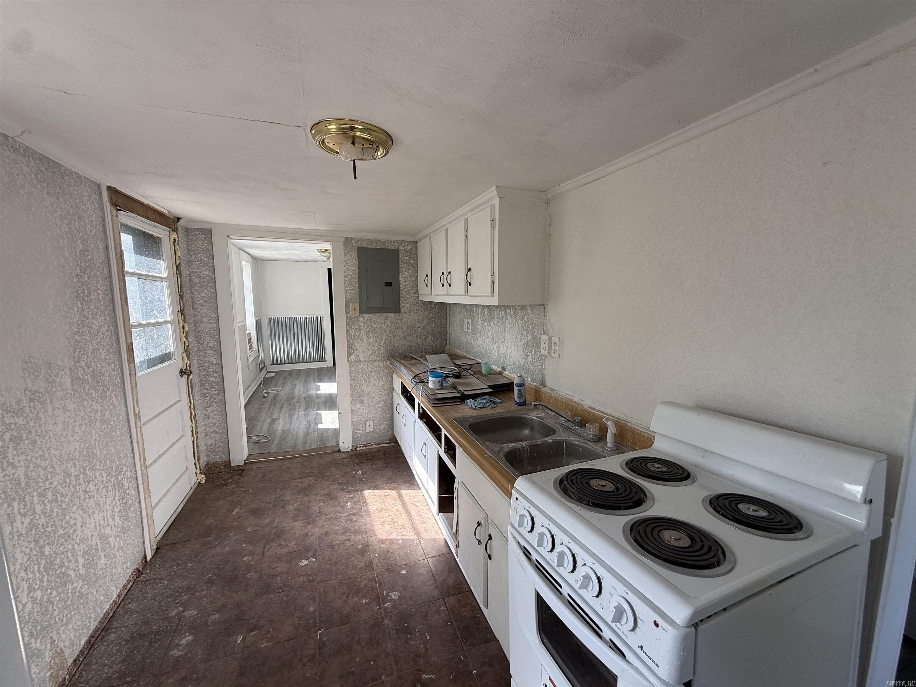 CASTLEBERRY 1ST - Residential