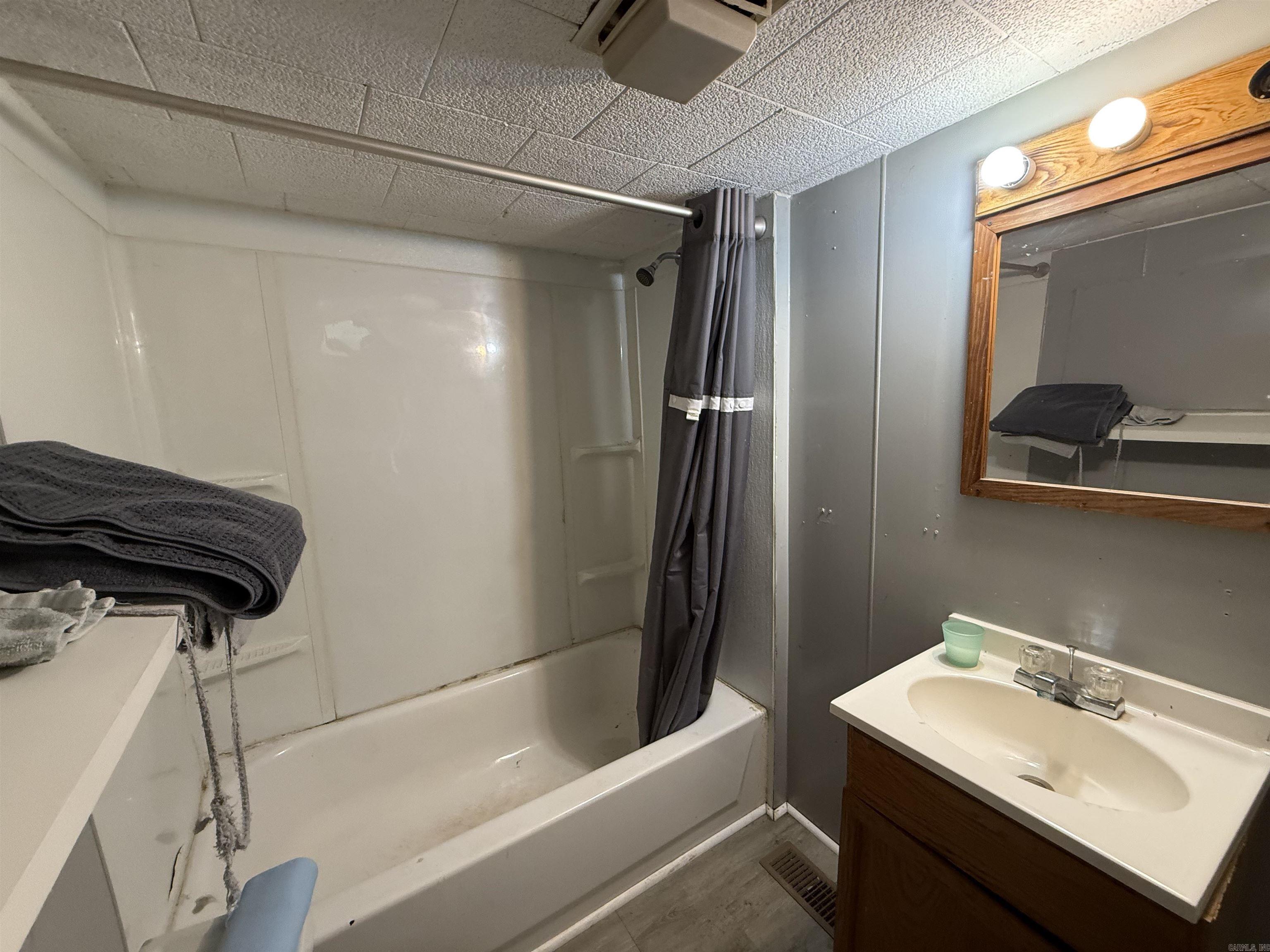 CASTLEBERRY 1ST - Residential