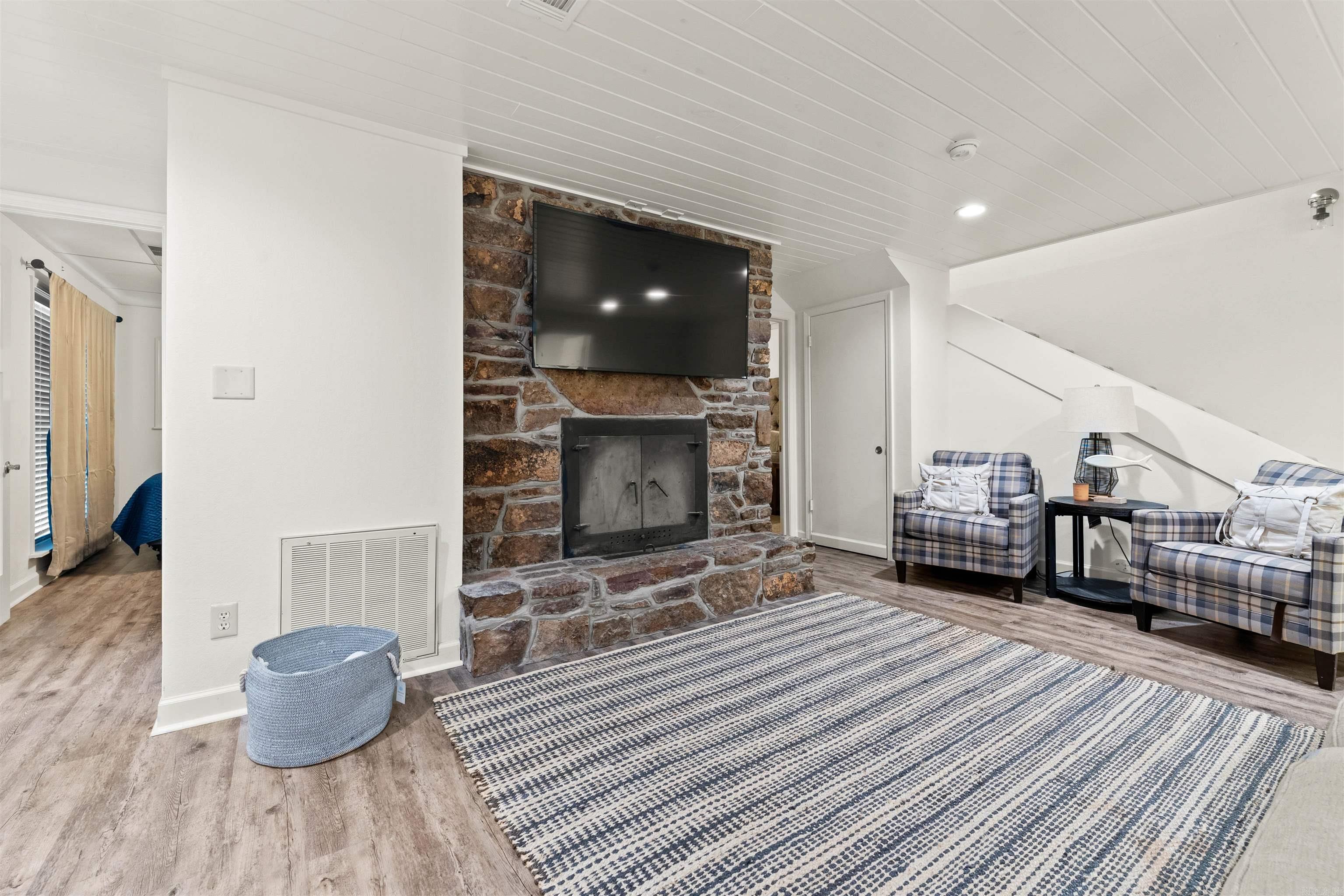 GOLDEN RETREAT - Residential