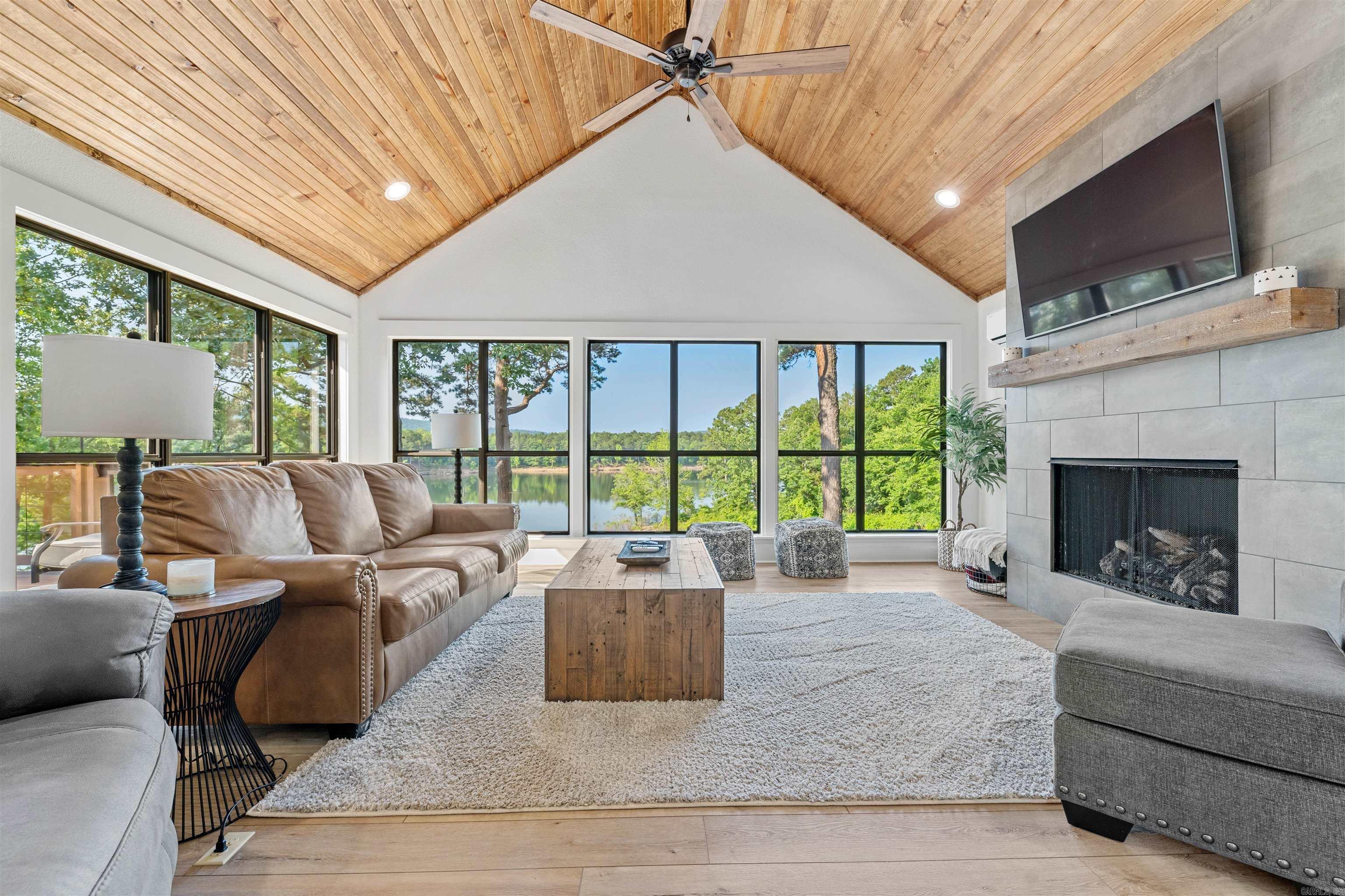 GOLDEN RETREAT - Residential