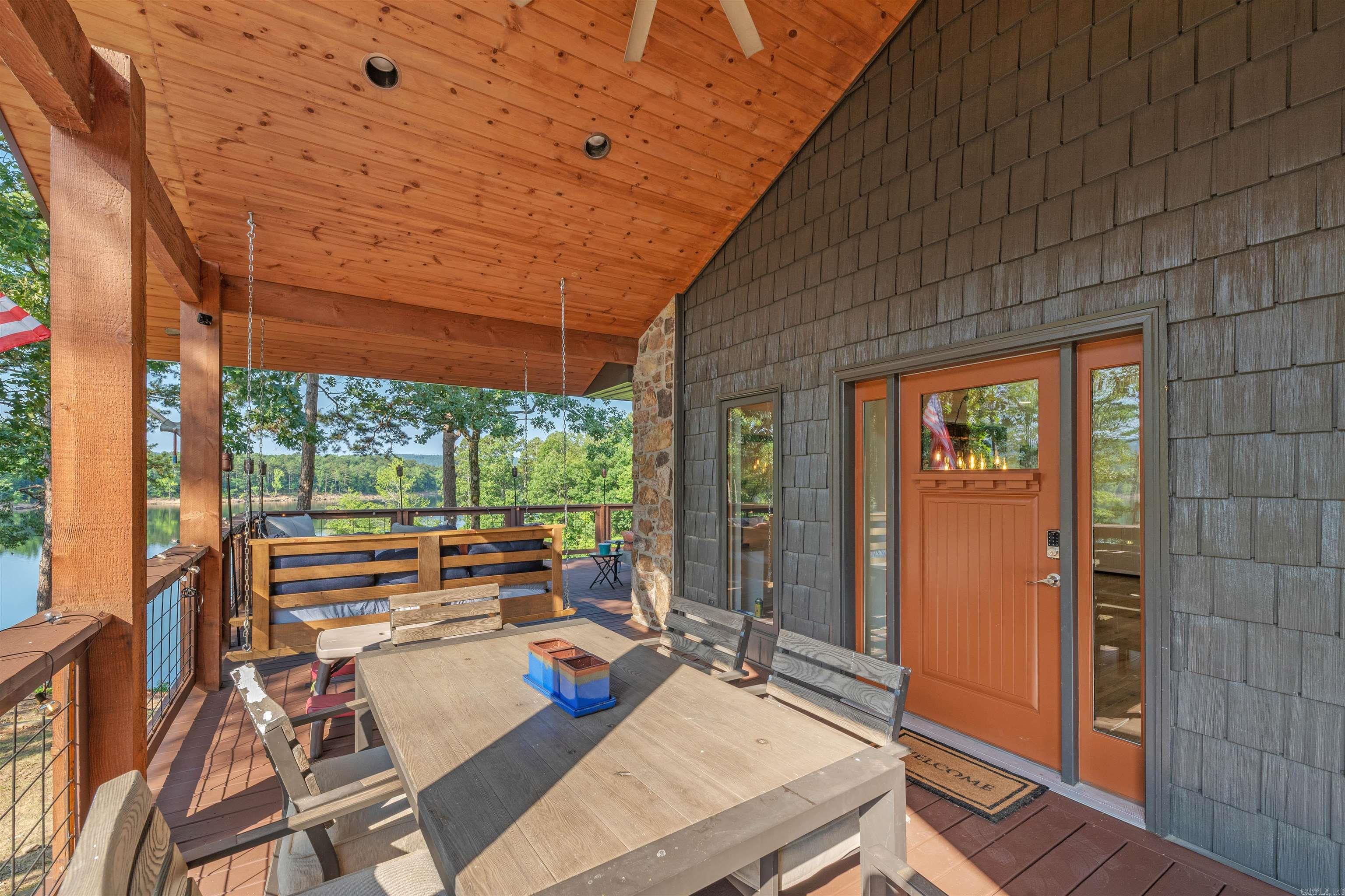 GOLDEN RETREAT - Residential