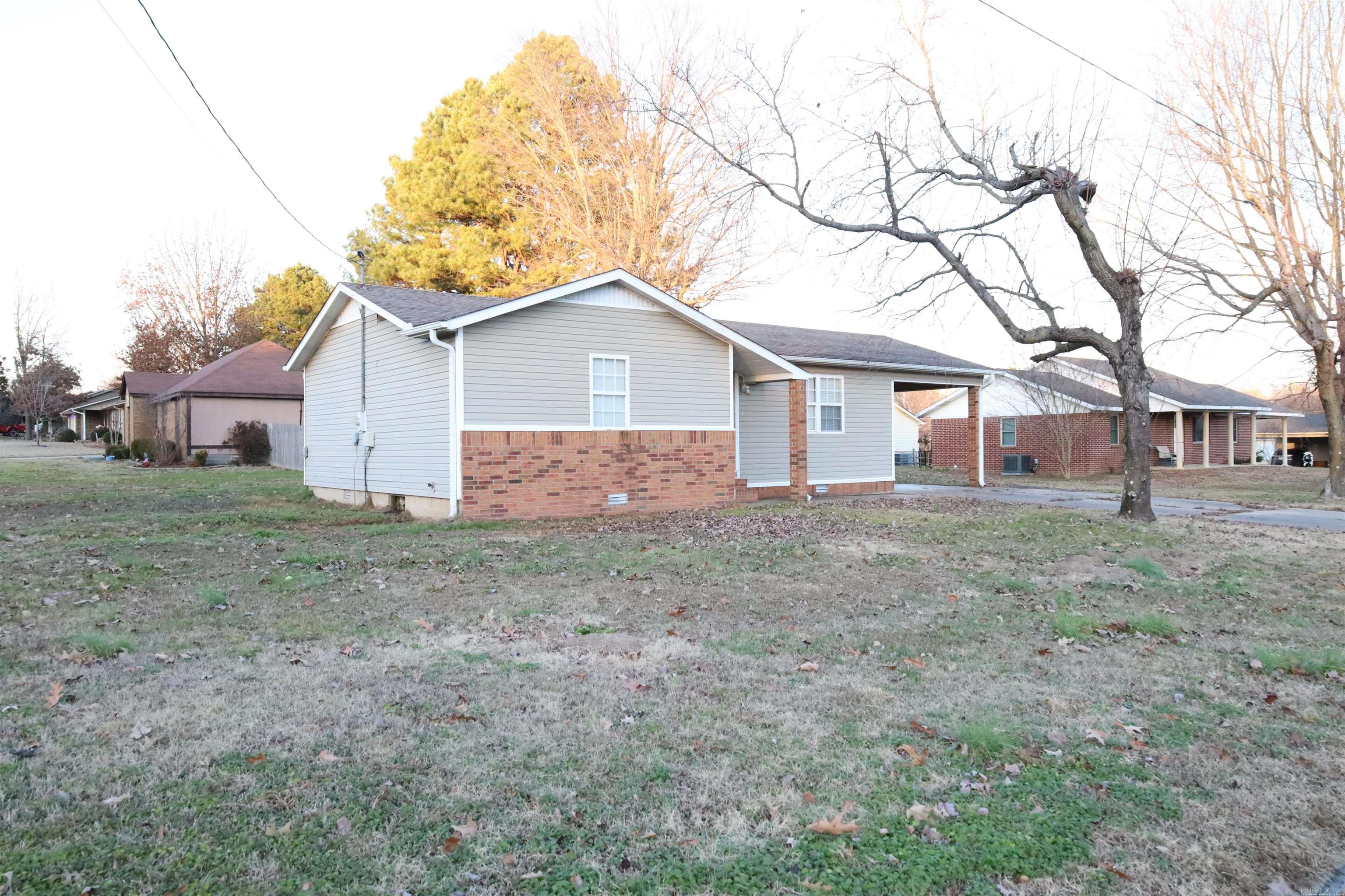 This 3-bedroom, 1.5-bath home is situated on a corner lot in the welcoming and sought-after Center hill subdivision. Boasting a spacious outdoor area, the property offers plenty of room for outdoor activities with a large back yard. The interior features three comfortable bedrooms, providing a good amount of living space suitable for families or individuals needing extra room. The property does need a new HVAC as well as plumbing improvements. These factors present an opportunity for a new owner to make necessary updates and improvements! With easy access to nearby amenities, parks, and schools, this property is an appealing choice for those looking to settle in an established community. Don't miss out on the opportunity to make this home your newest investment!