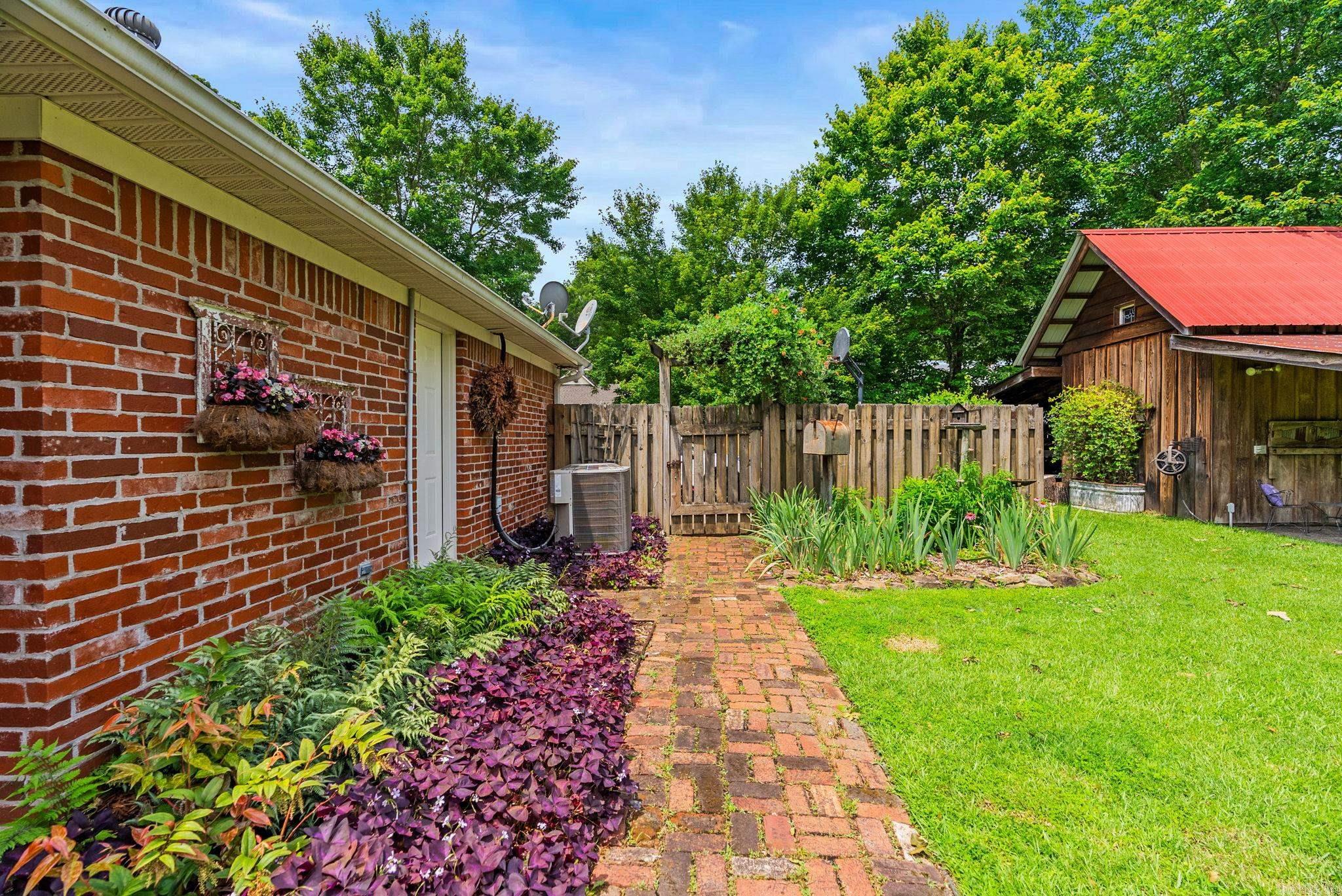 SIMMONS PLACE - Residential