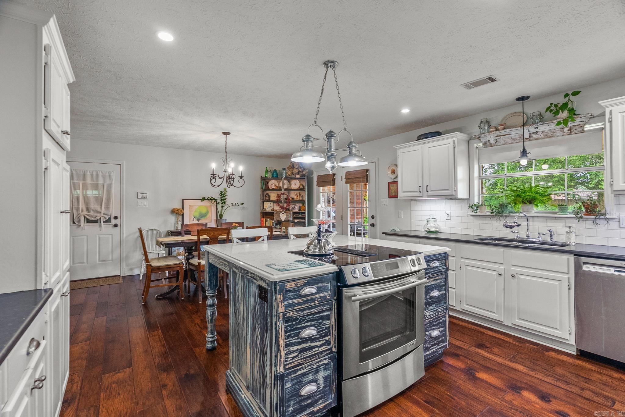 SIMMONS PLACE - Residential