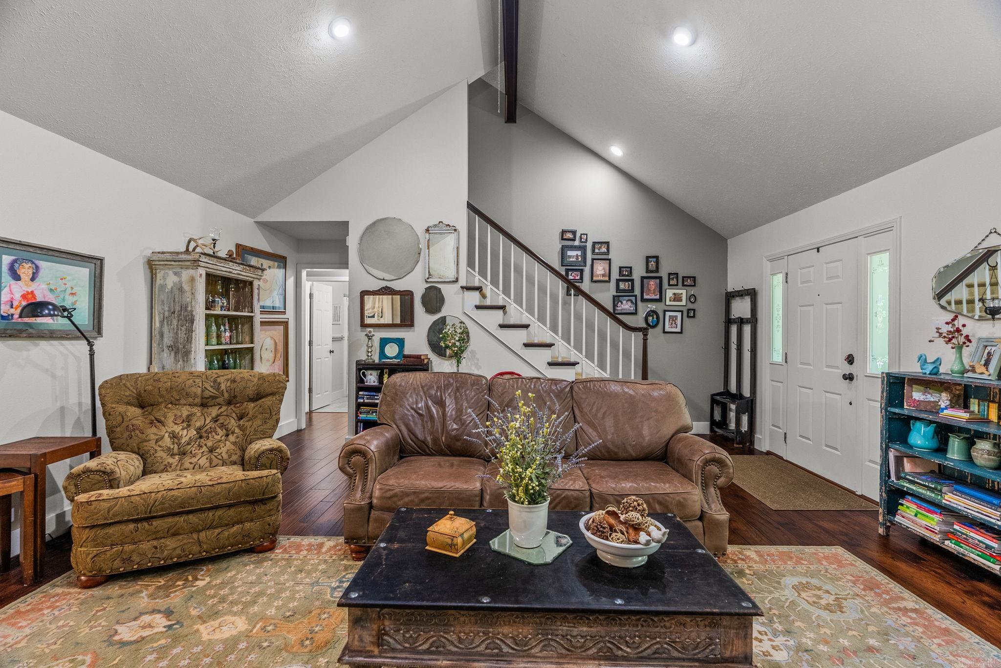 SIMMONS PLACE - Residential