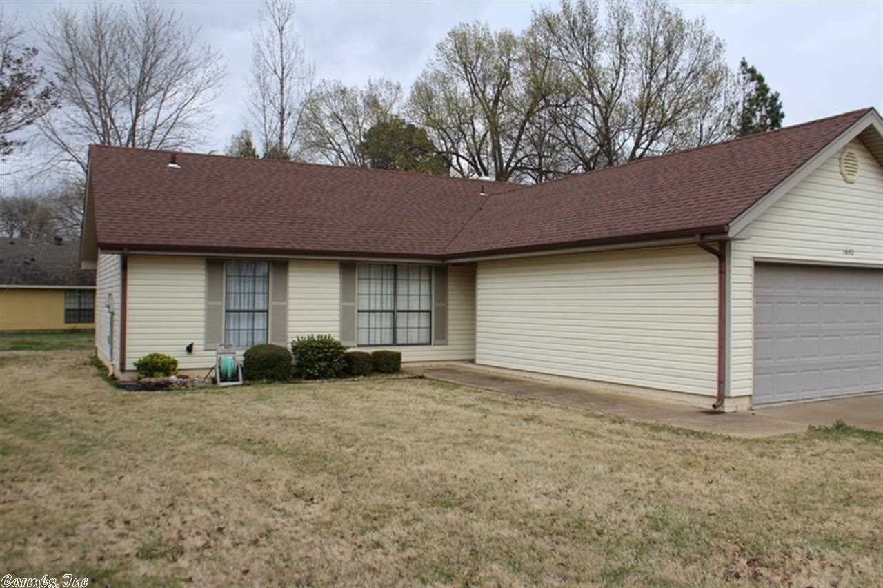 Great three bedroom and two bathroom home. This home has a cozy family room with plush neutral carpet, vaulted ceilings and a ceiling fan. A pass through provides easy access to the eat-in kitchen that offers a bay window and oak cabinetry. The master bedroom features an en-suite master bathroom. Other amenities include a two car garage, a storage shed and a laundry room.