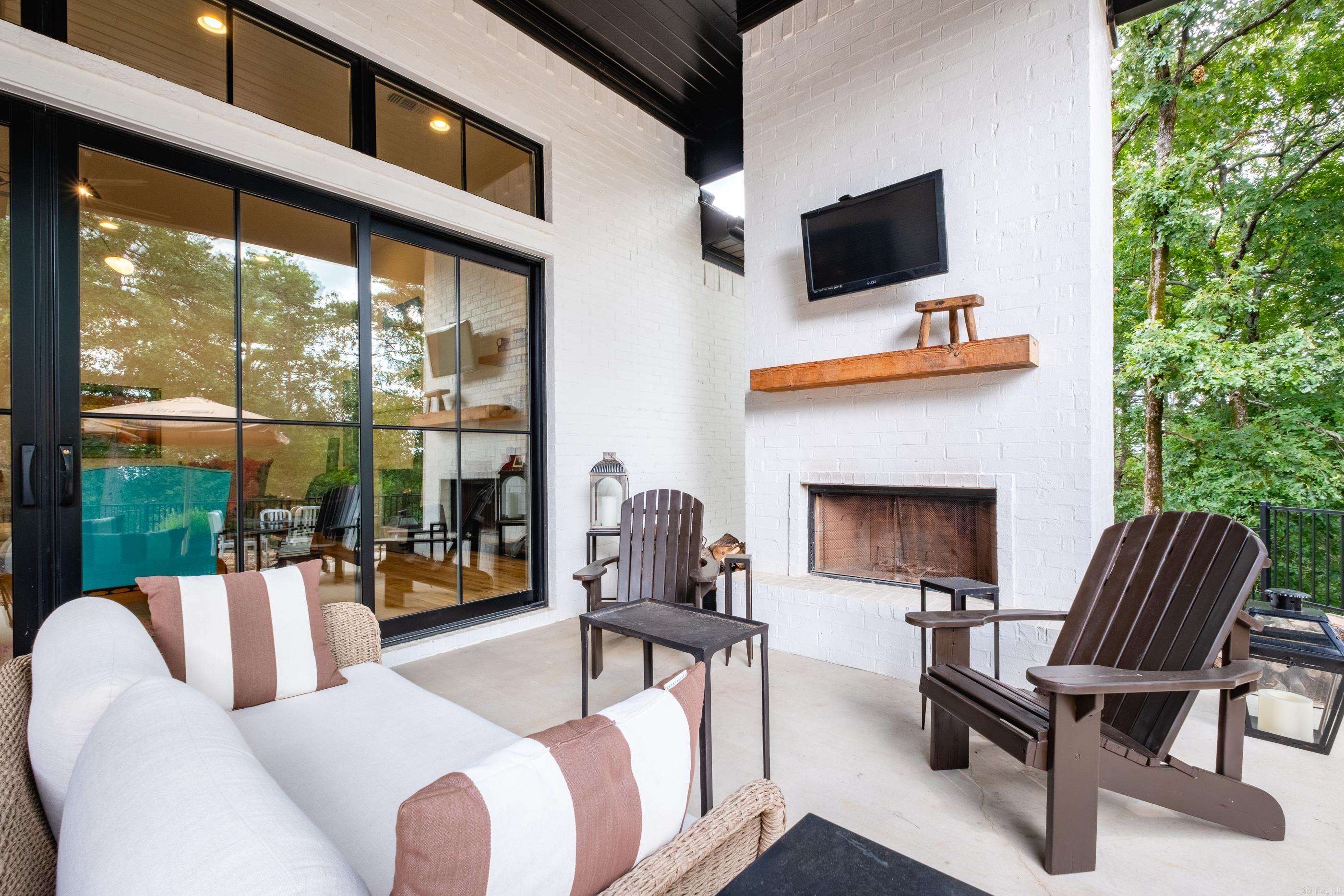 CHENAL VALLEY "FALSTONE COURT" - Residential