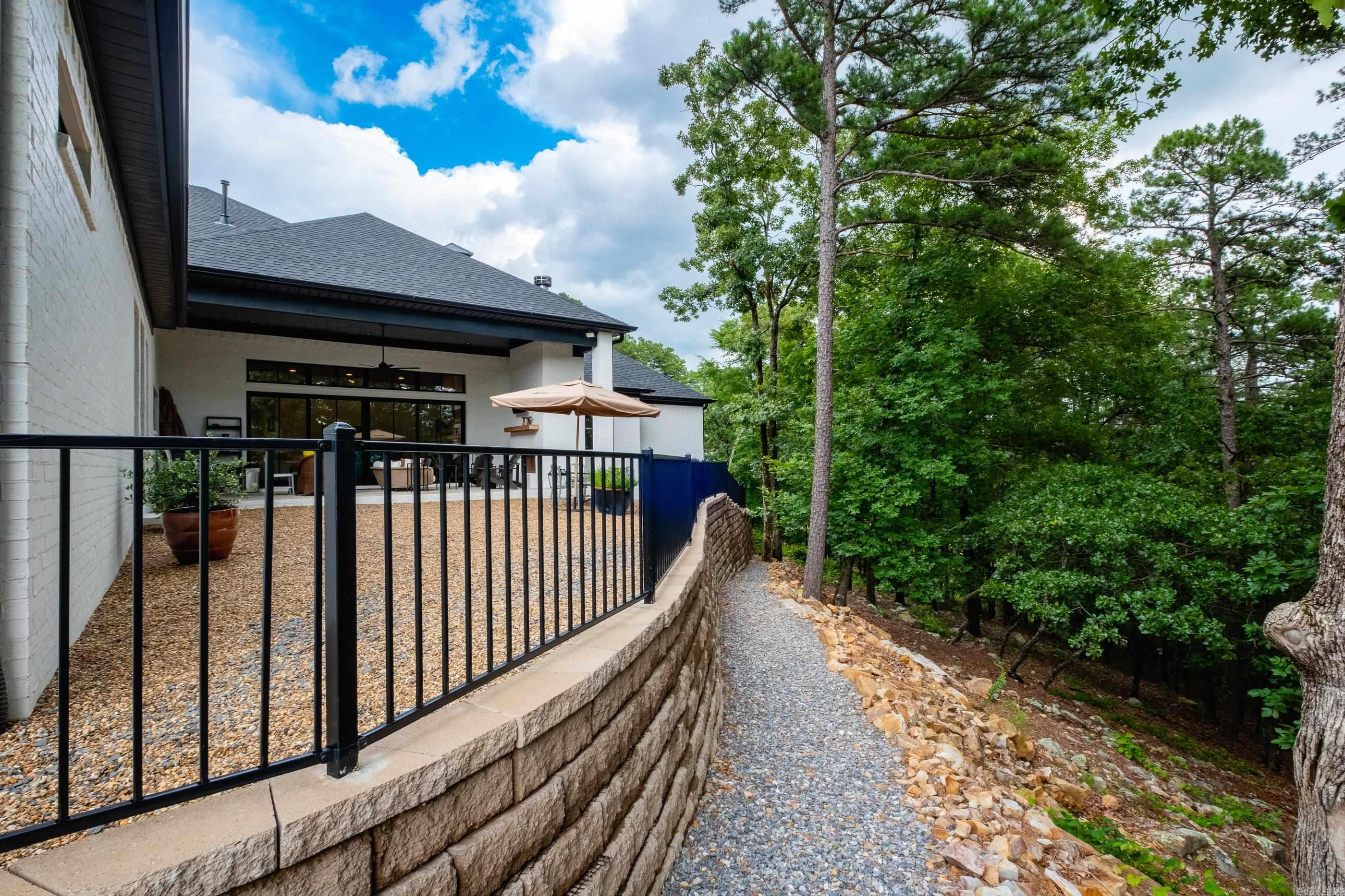 CHENAL VALLEY "FALSTONE COURT" - Residential