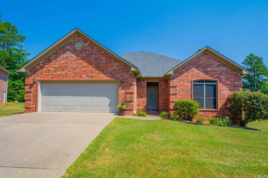 Beautiful one level 3 bedroom, 2 bath home on quiet Cul-de-sac! Flat lot  fully fenced back yard. Open floor plan with new paint through-out. Interior has been immaculately kept, a true turn key home. Wont last, so a must see TODAY!!!!