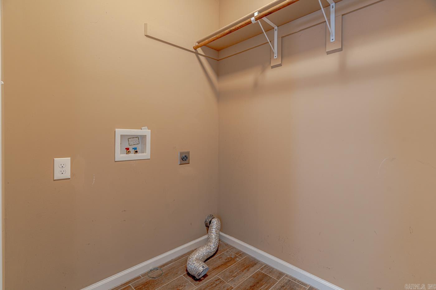 WINDSOR LANDING - Residential