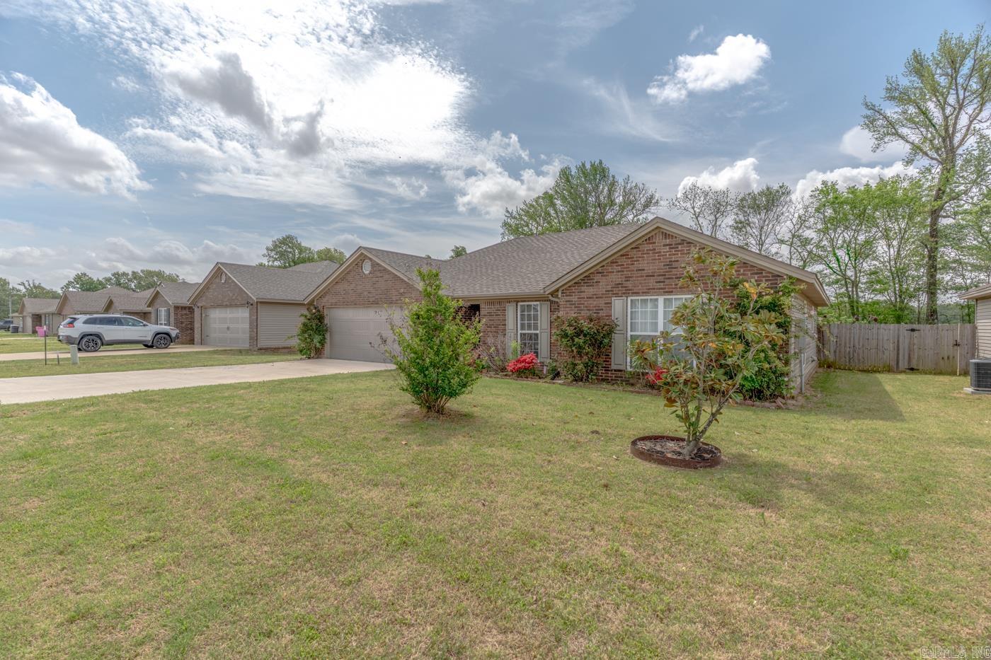 WINDSOR LANDING - Residential