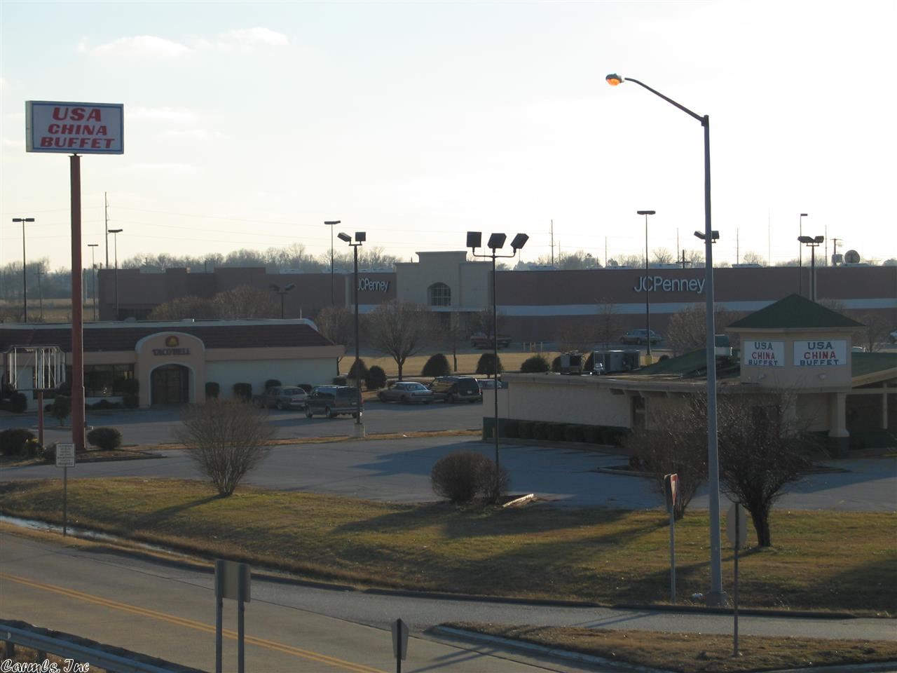 30,000 square foot lease space available in Chickasaw Plaza.