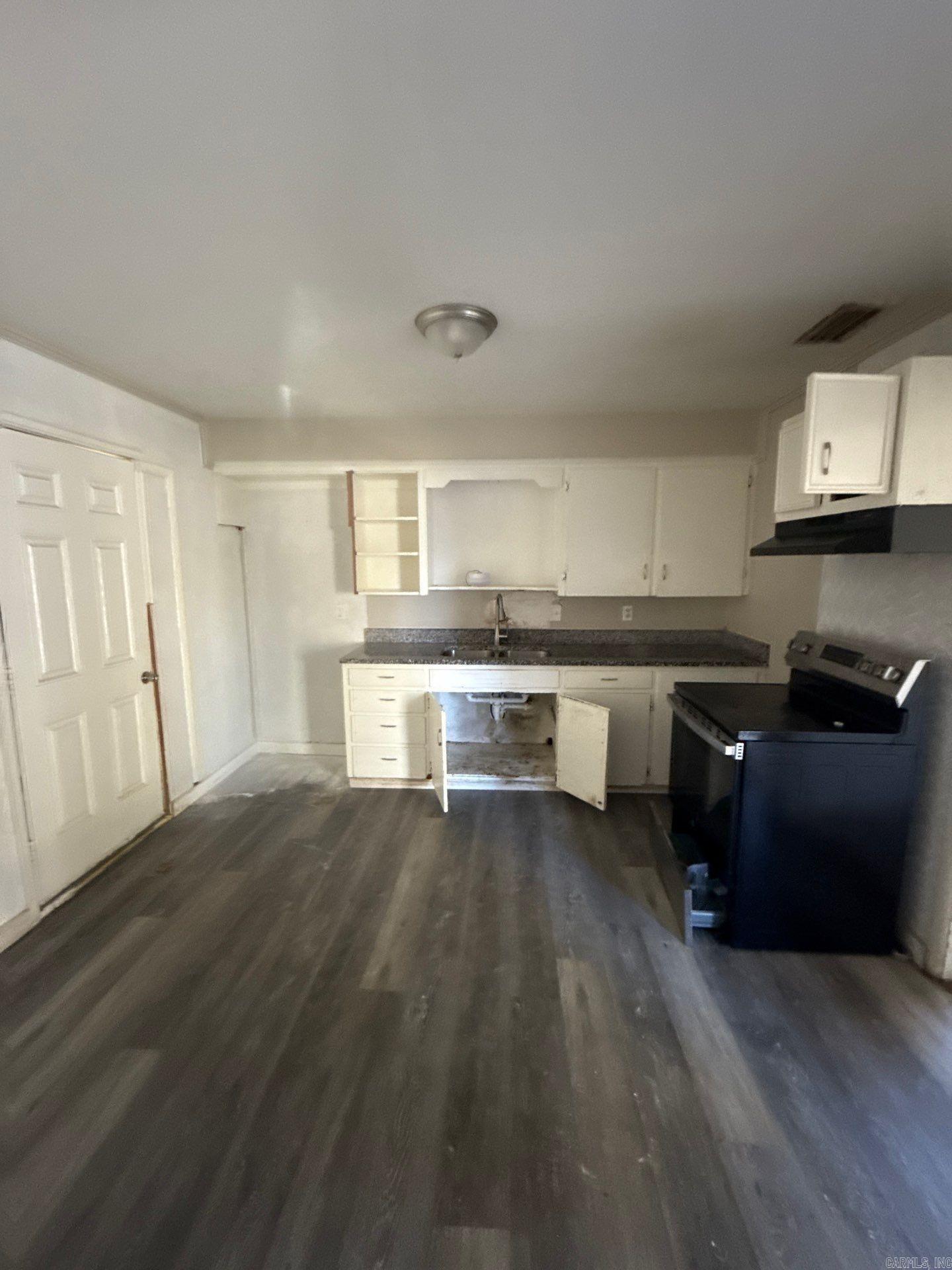 WAKEFIELD VILLAGE - Residential