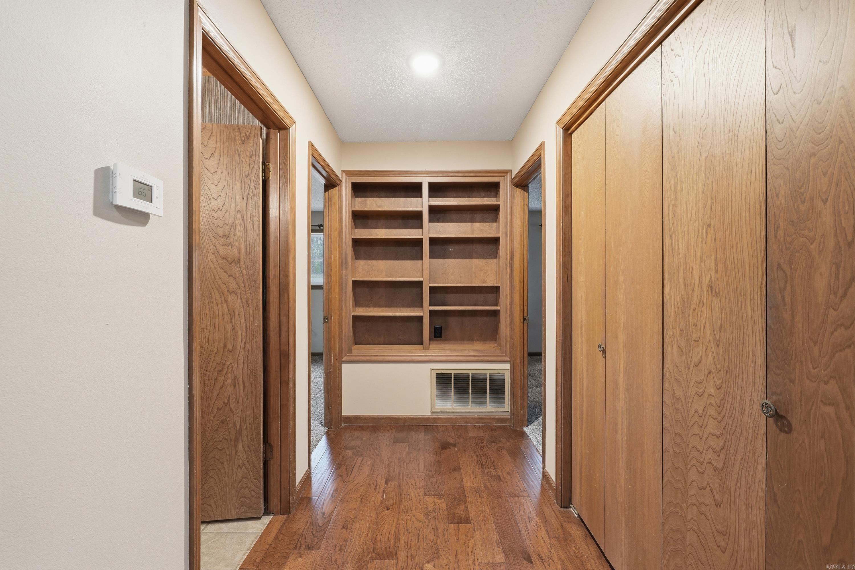 INDIAN HILLS - Residential