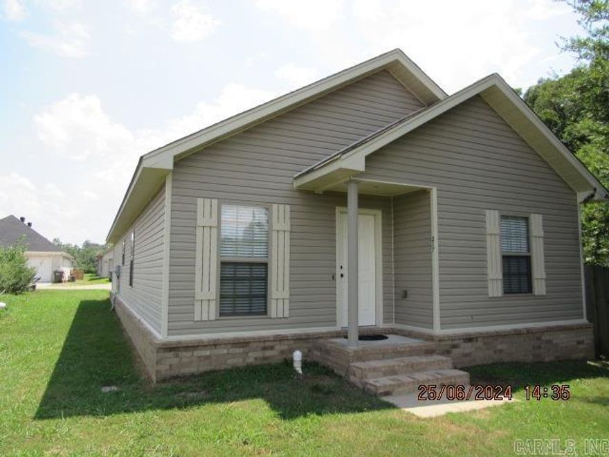 Well maintained 3-bedroom home close to I-40, split bedroom plan, stained concrete floors throughout, recently painted interior walls & trim, all stainless-steel kitchen appliances including refrigerator, separate laundry room with hook-ups, 2-inch blinds throughout, all electric home on Conway Corp, rear entry 2 car garage, small fenced area, small pet negotiable with a non-refundable pet fee.***PLEASE NOTE WE DO NOT ADVERTISE ON CRAIGSLIST OR FACEBOOK. ANY LISTING OF OURS SEEN IS A SCAM!!!***