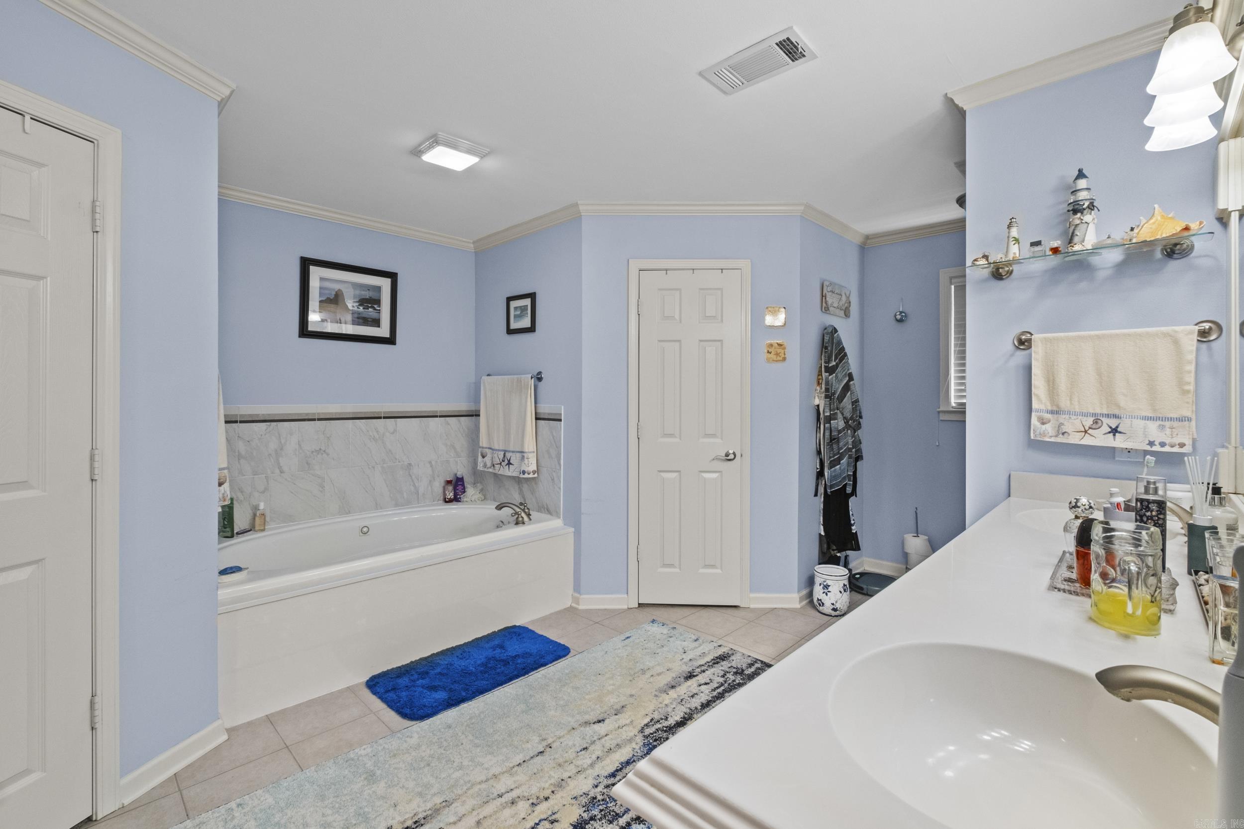 COUNTRY CLUB OF ARK THE - Residential