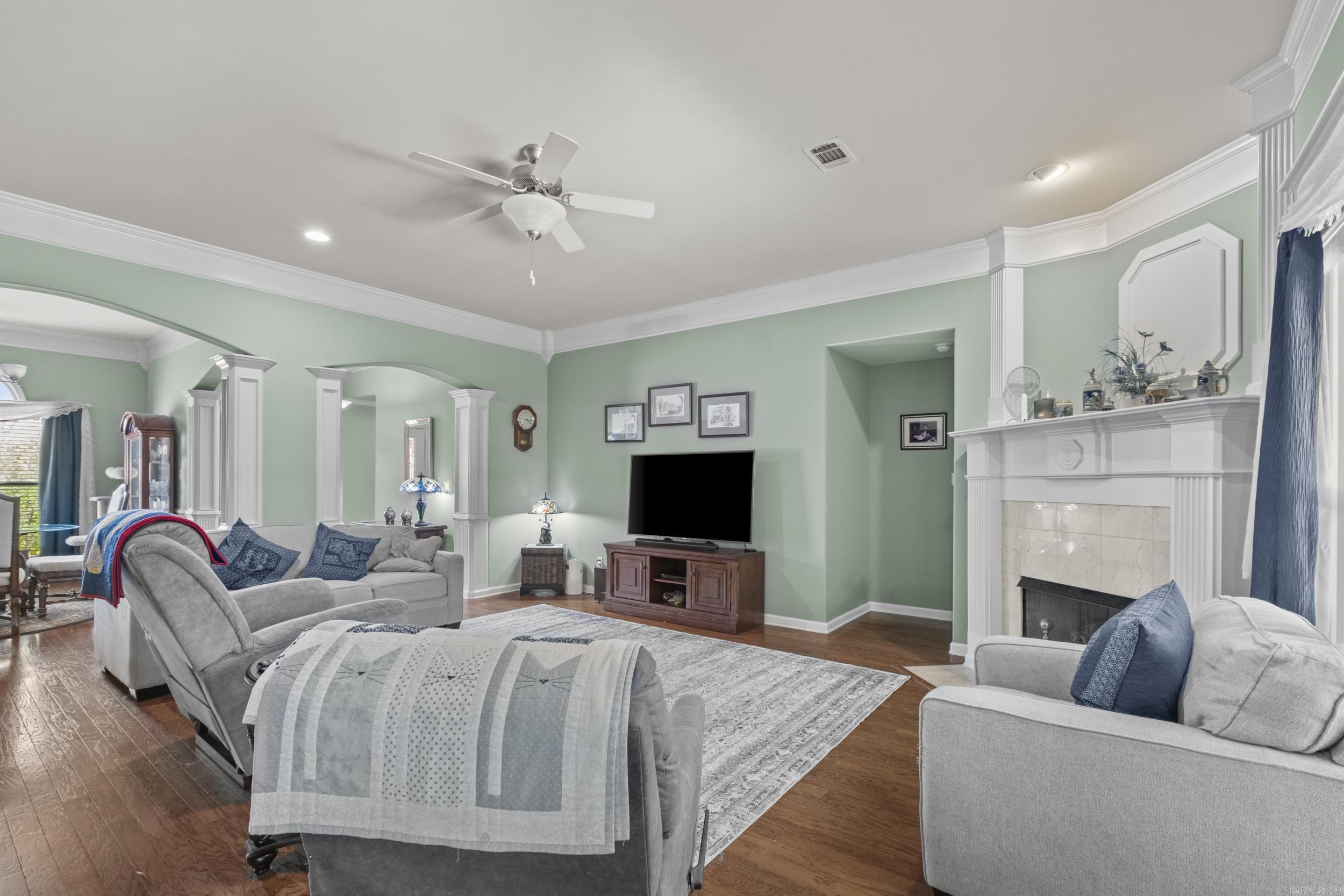 COUNTRY CLUB OF ARK THE - Residential