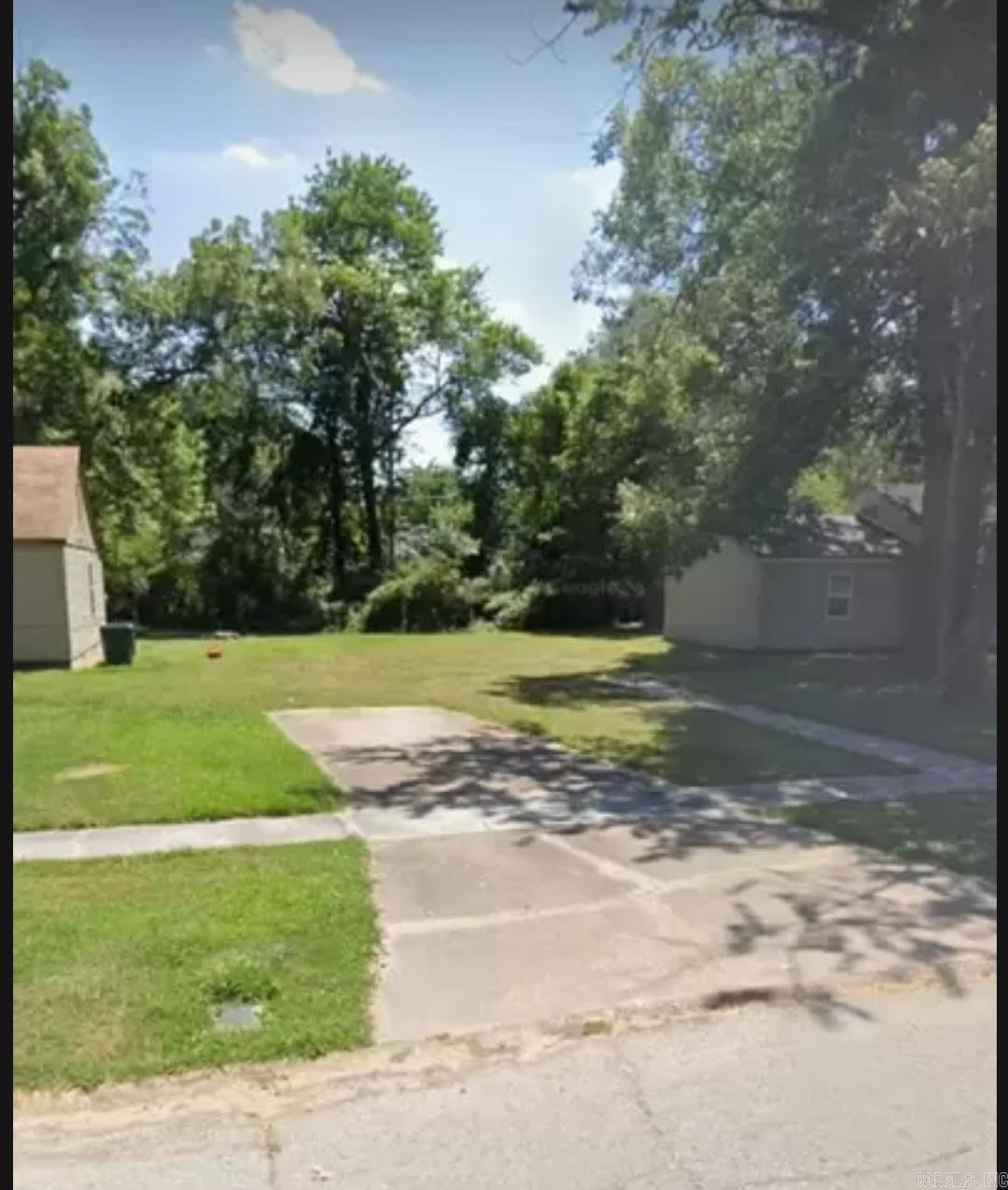 Build a new home on this .19 (+/-) acre lot in Blytheville, Arkansas of Mississippi County. It is just minutes from local amenities. It is also just West of the Mississippi River and North of Memphis, Tennessee. Property conveys with a Limited Warranty Deed. Owner Financing is not available. Call or text today for more information.