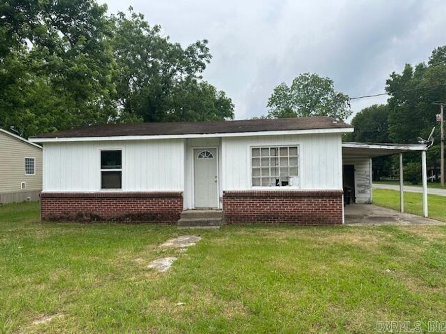 Are you looking for a weekend project? This is the perfect home ~ the remodel has already been started. Would make a great home for someone starting out or a great investment property.