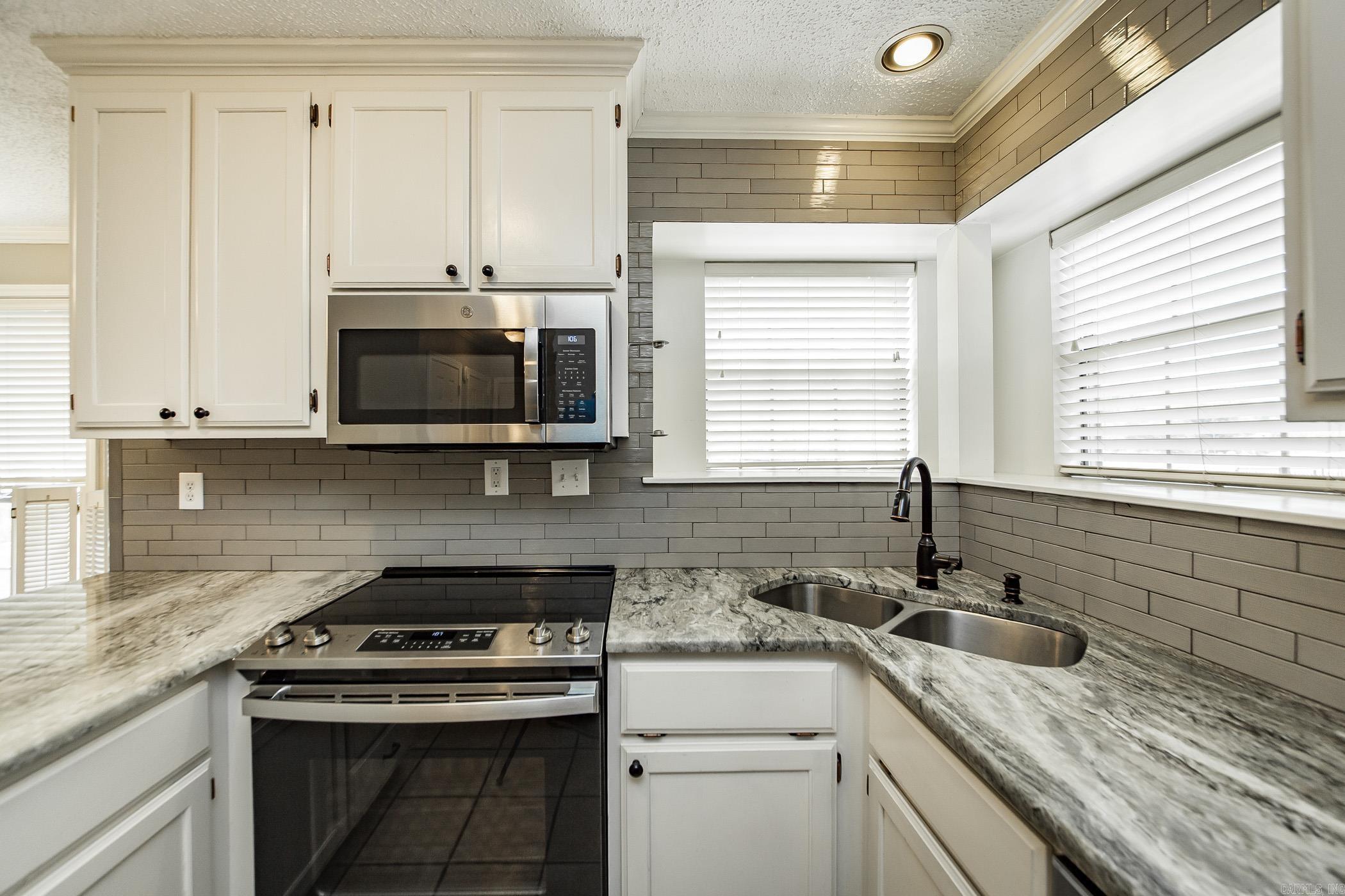 COUNTRY CLUB OF ARK THE - Residential