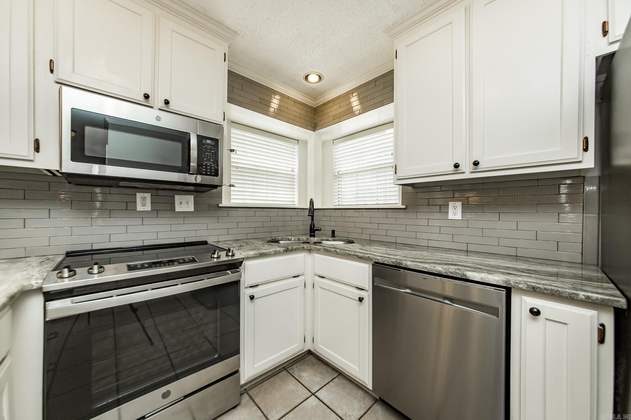 COUNTRY CLUB OF ARK THE - Residential