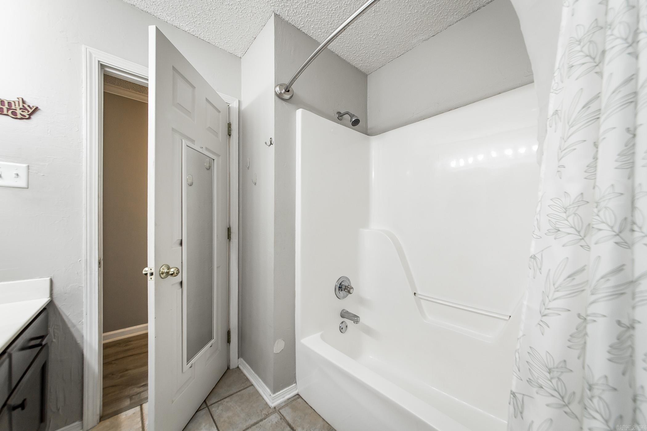 COUNTRY CLUB OF ARK THE - Residential