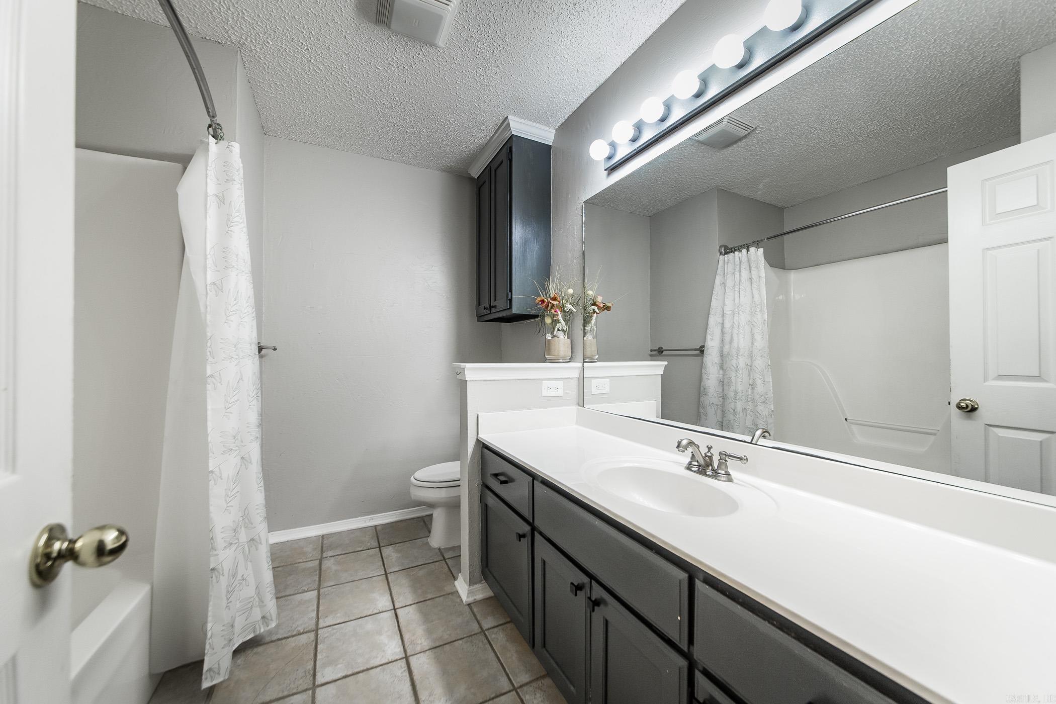 COUNTRY CLUB OF ARK THE - Residential