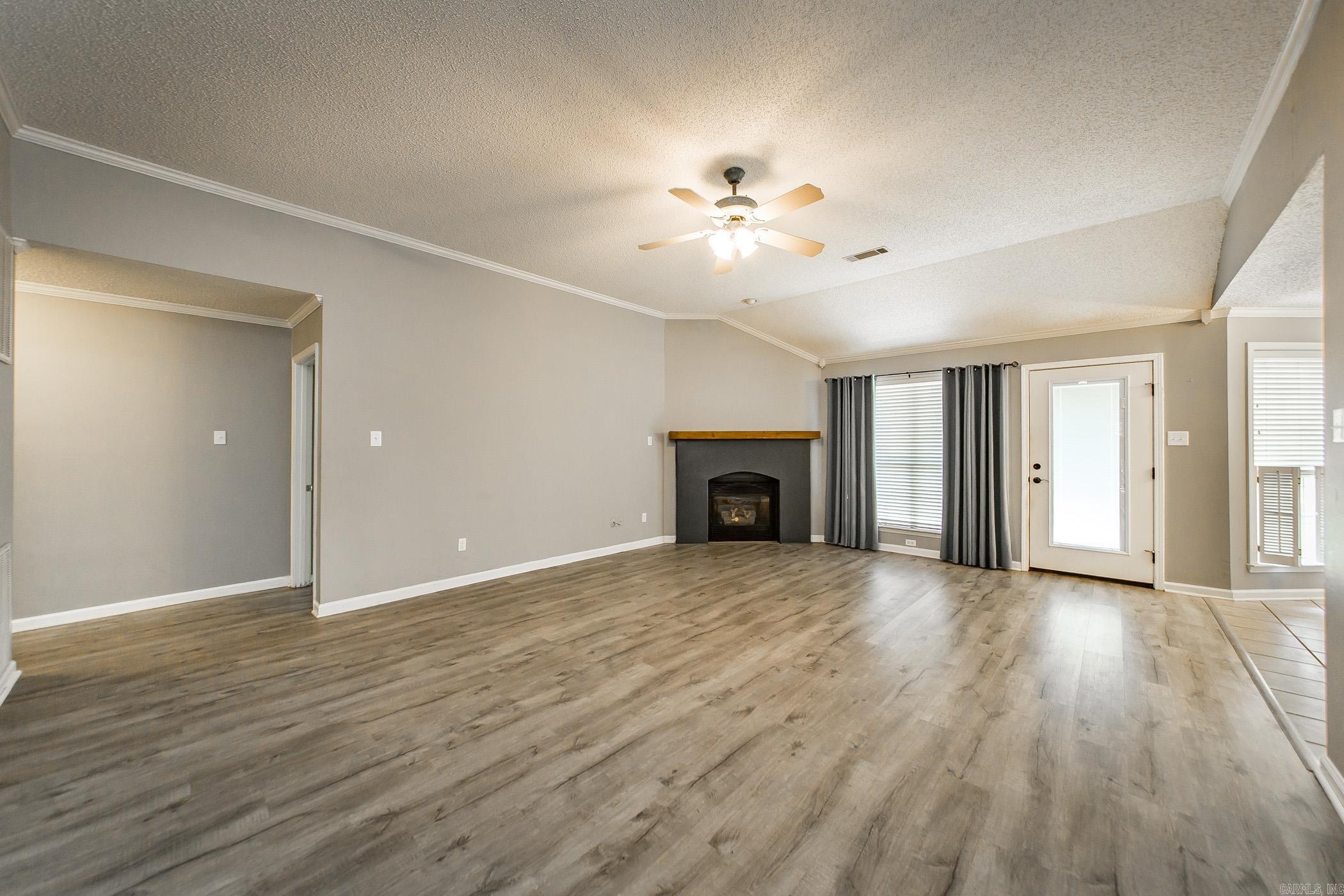 COUNTRY CLUB OF ARK THE - Residential