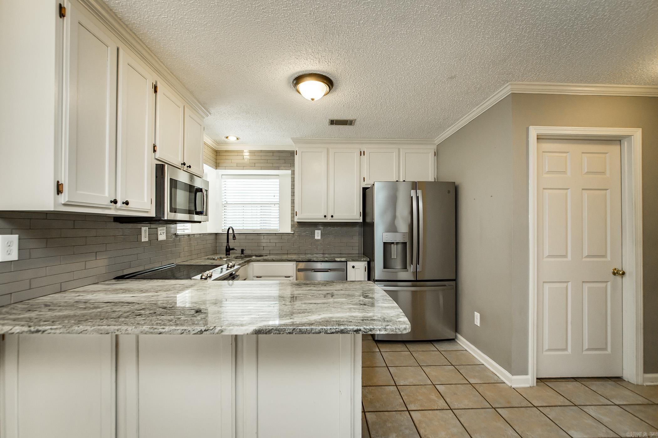 COUNTRY CLUB OF ARK THE - Residential