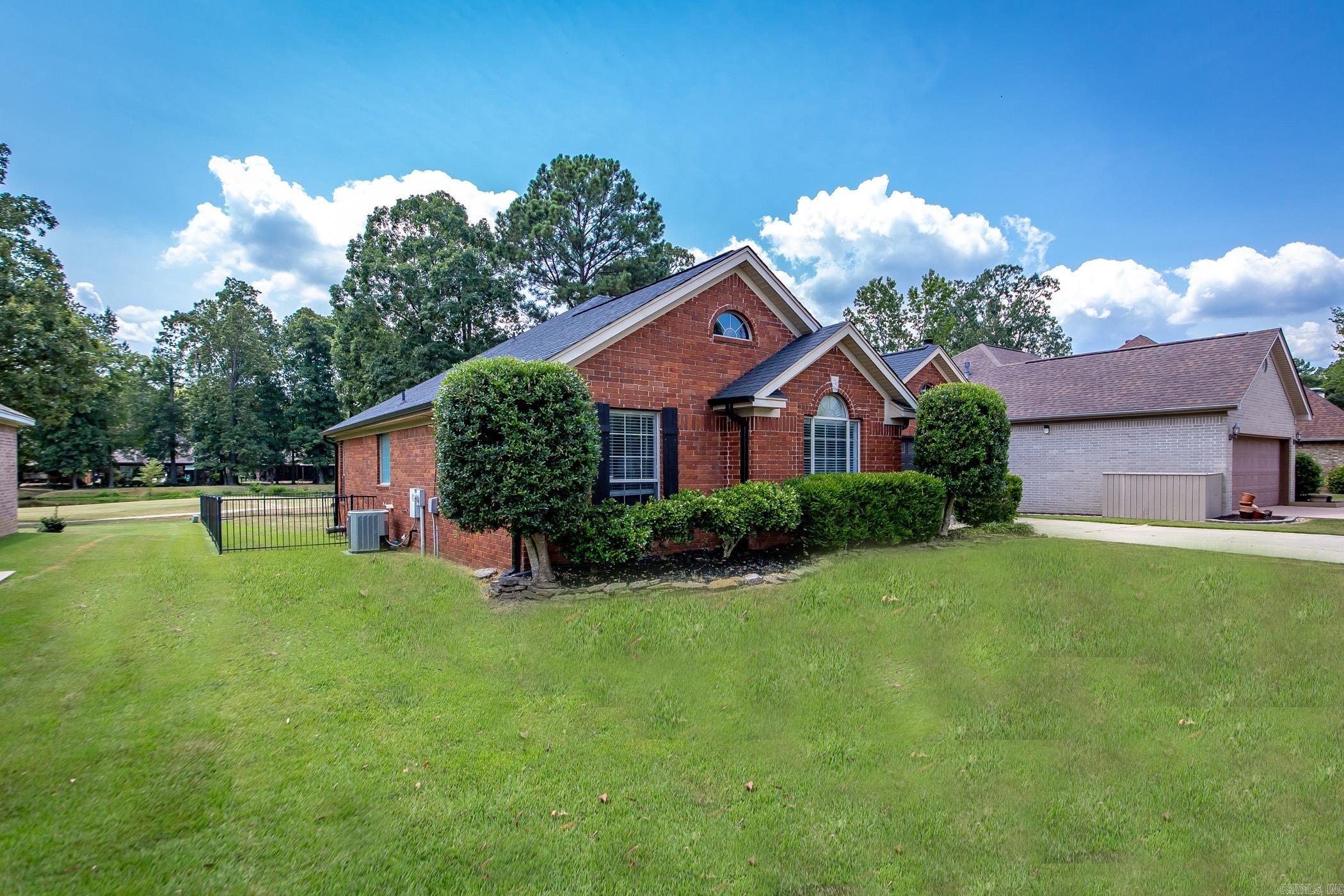 COUNTRY CLUB OF ARK THE - Residential