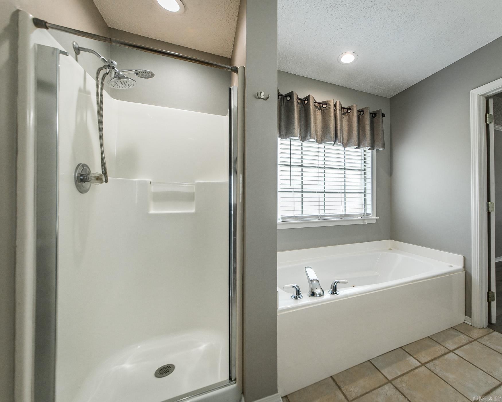 COUNTRY CLUB OF ARK THE - Residential