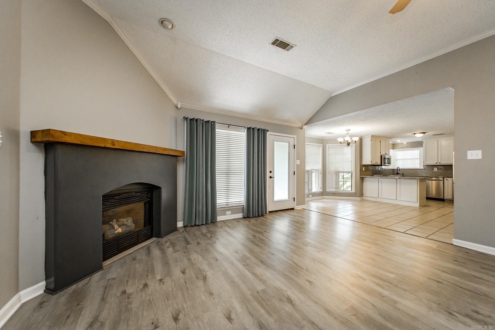 COUNTRY CLUB OF ARK THE - Residential