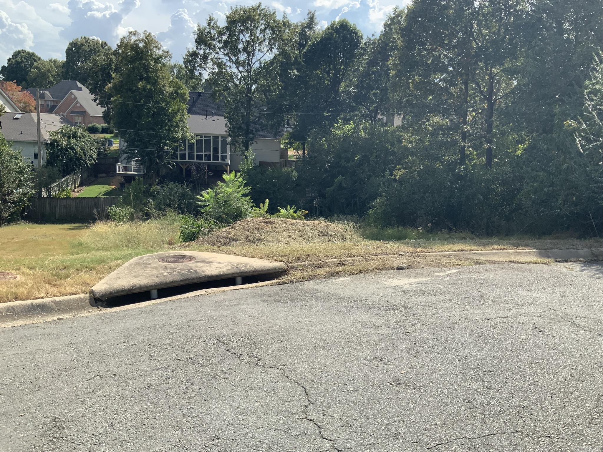 Come build your dream home: Established neighborhood in Windsor Valley Subdivision. Private cul-de-sac in back of this subdivision.