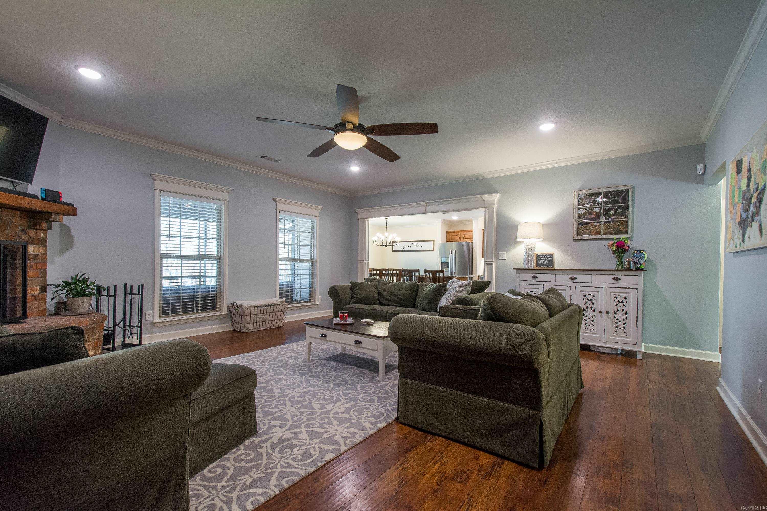 CRYSTAL LAKE - Residential