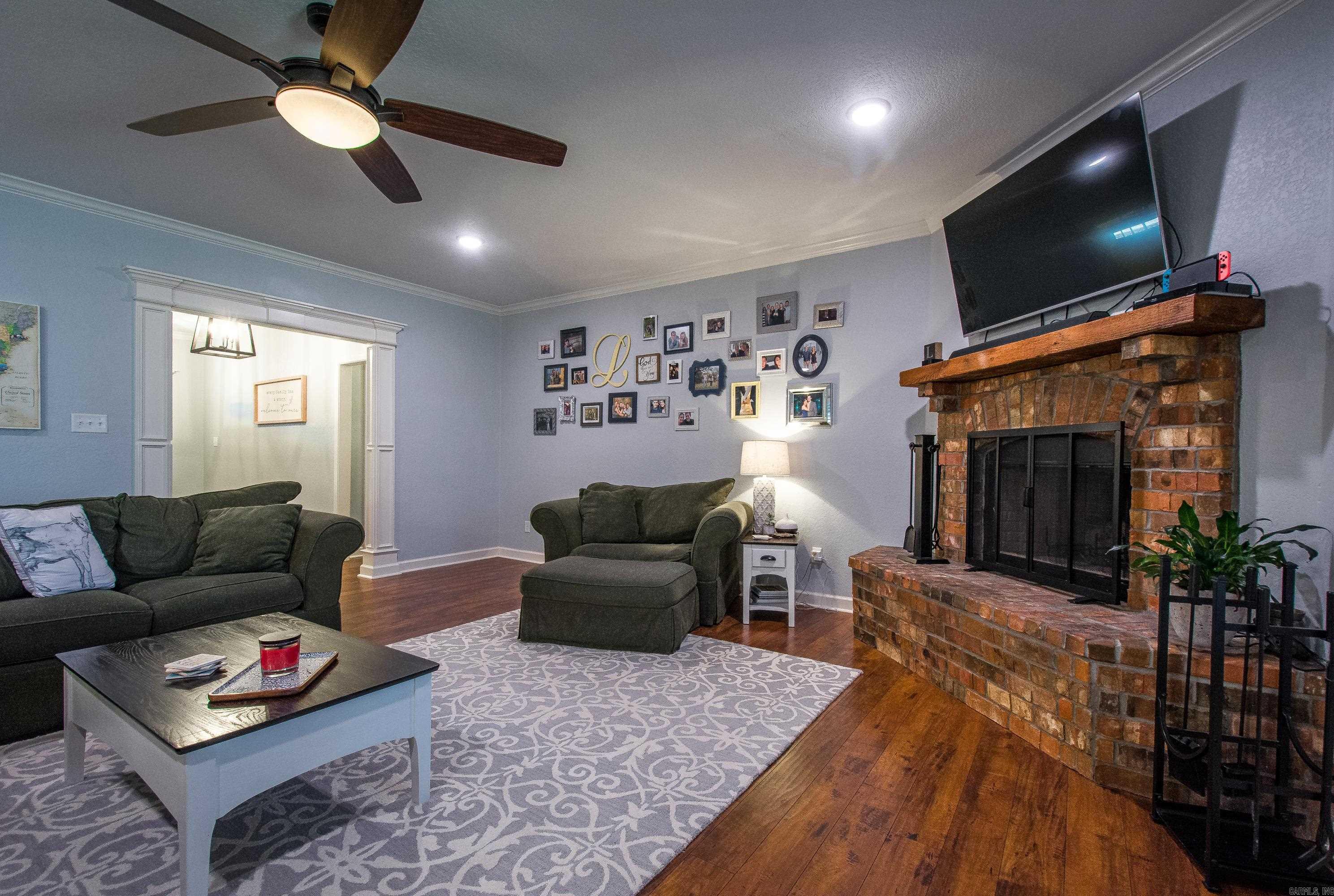 CRYSTAL LAKE - Residential