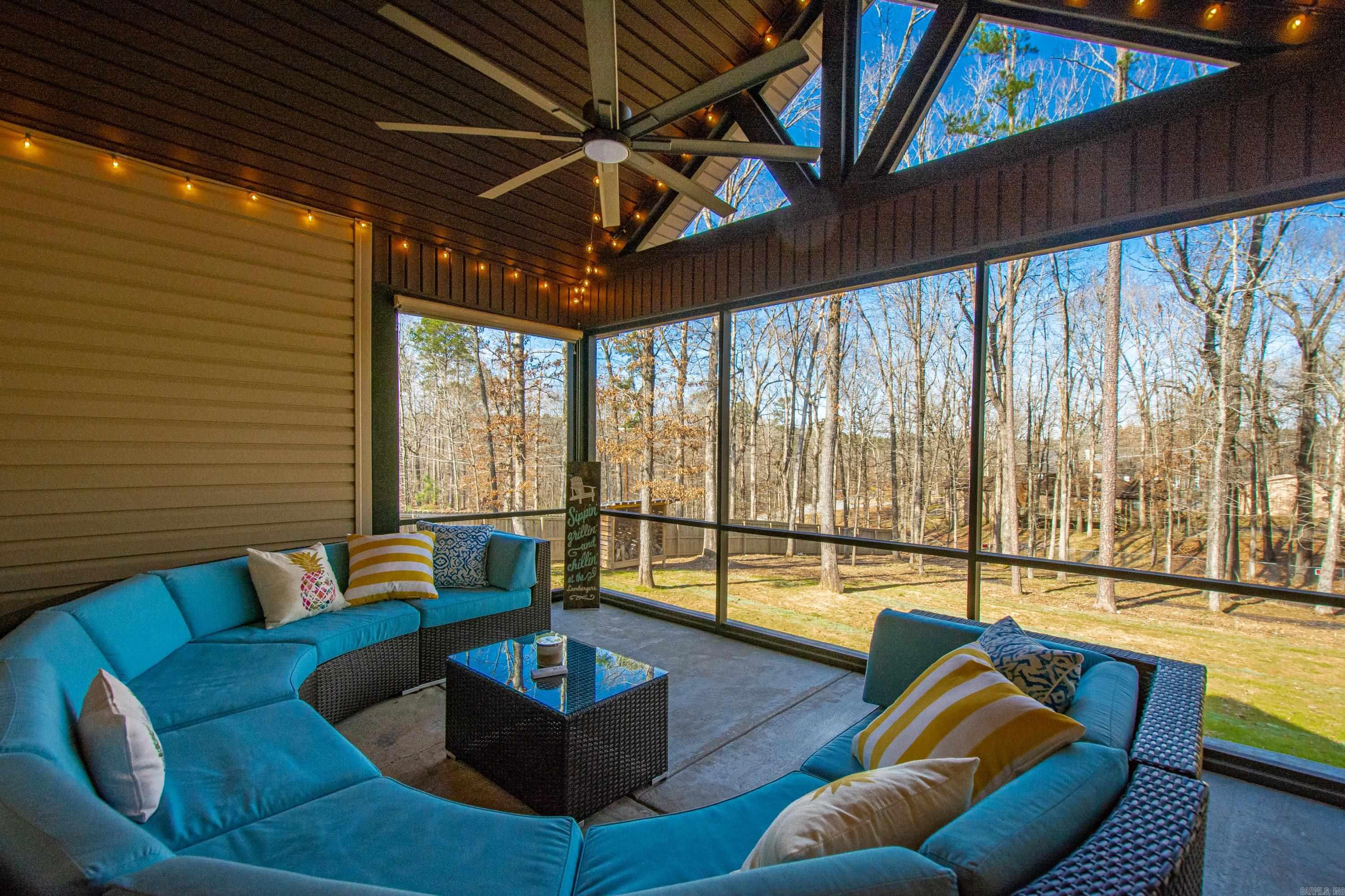 CRYSTAL LAKE - Residential