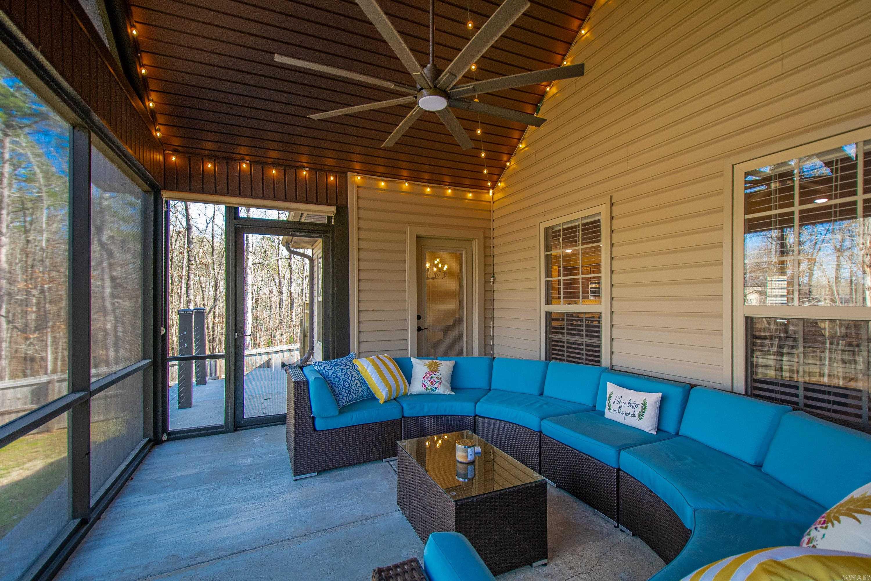 CRYSTAL LAKE - Residential