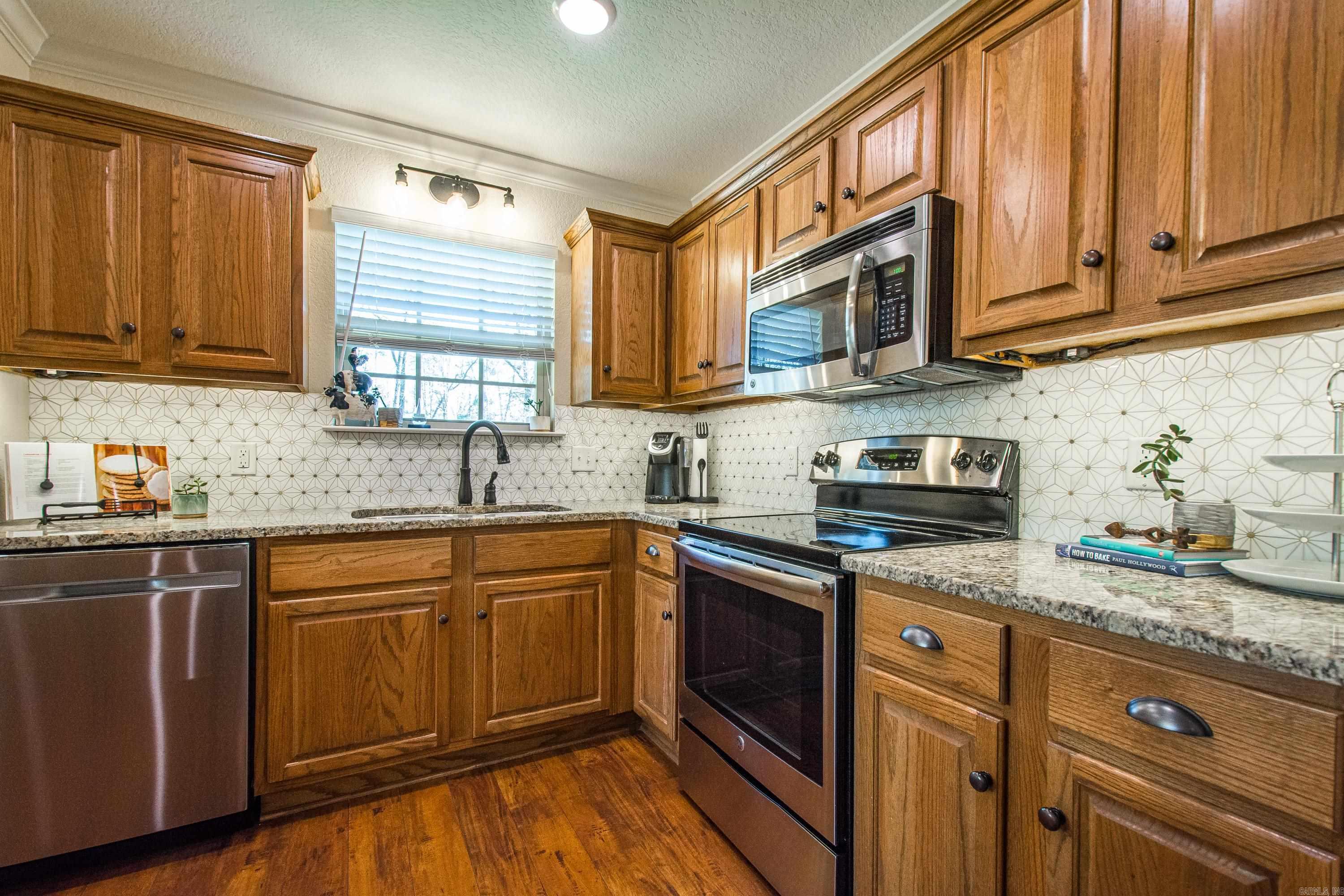 CRYSTAL LAKE - Residential