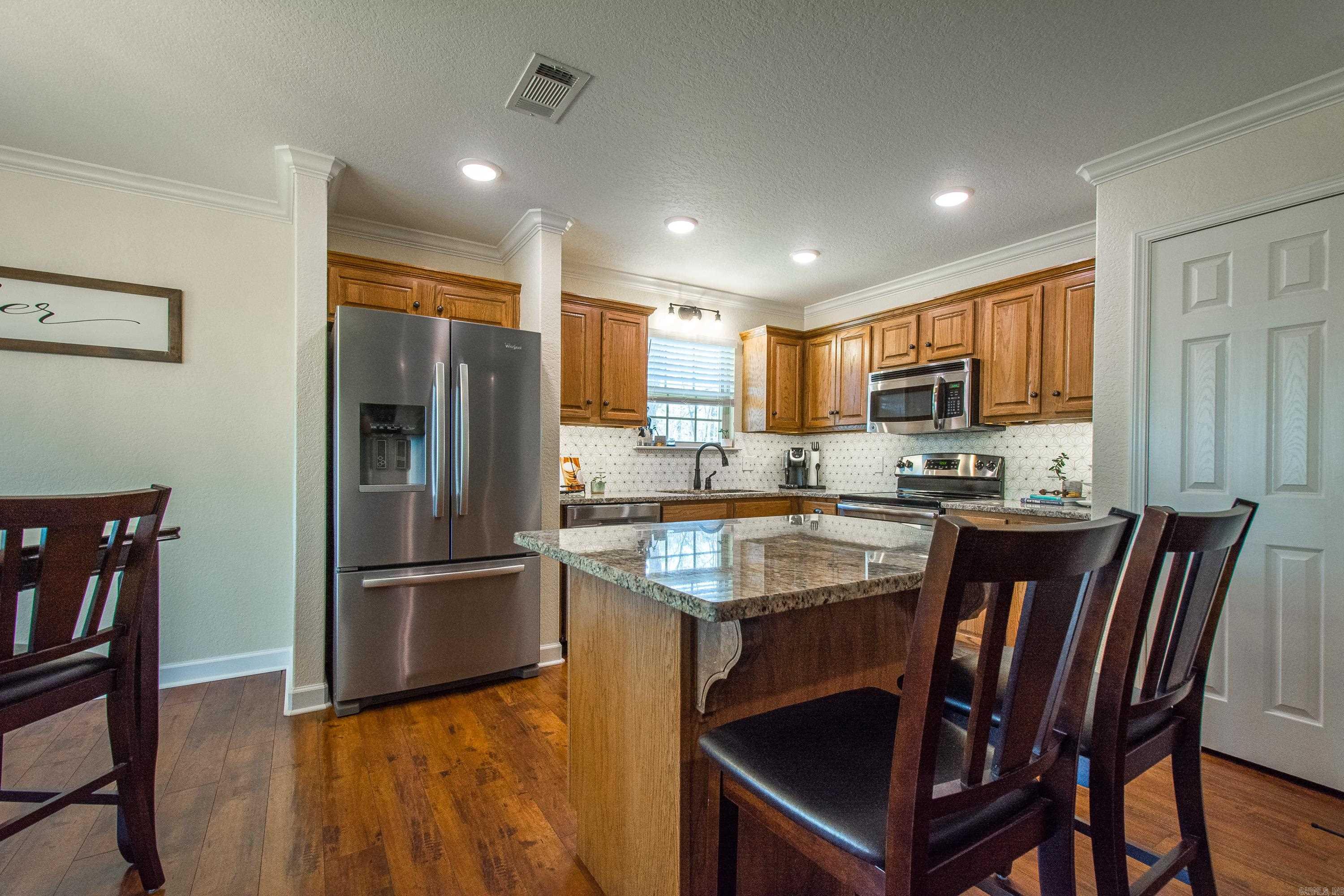 CRYSTAL LAKE - Residential