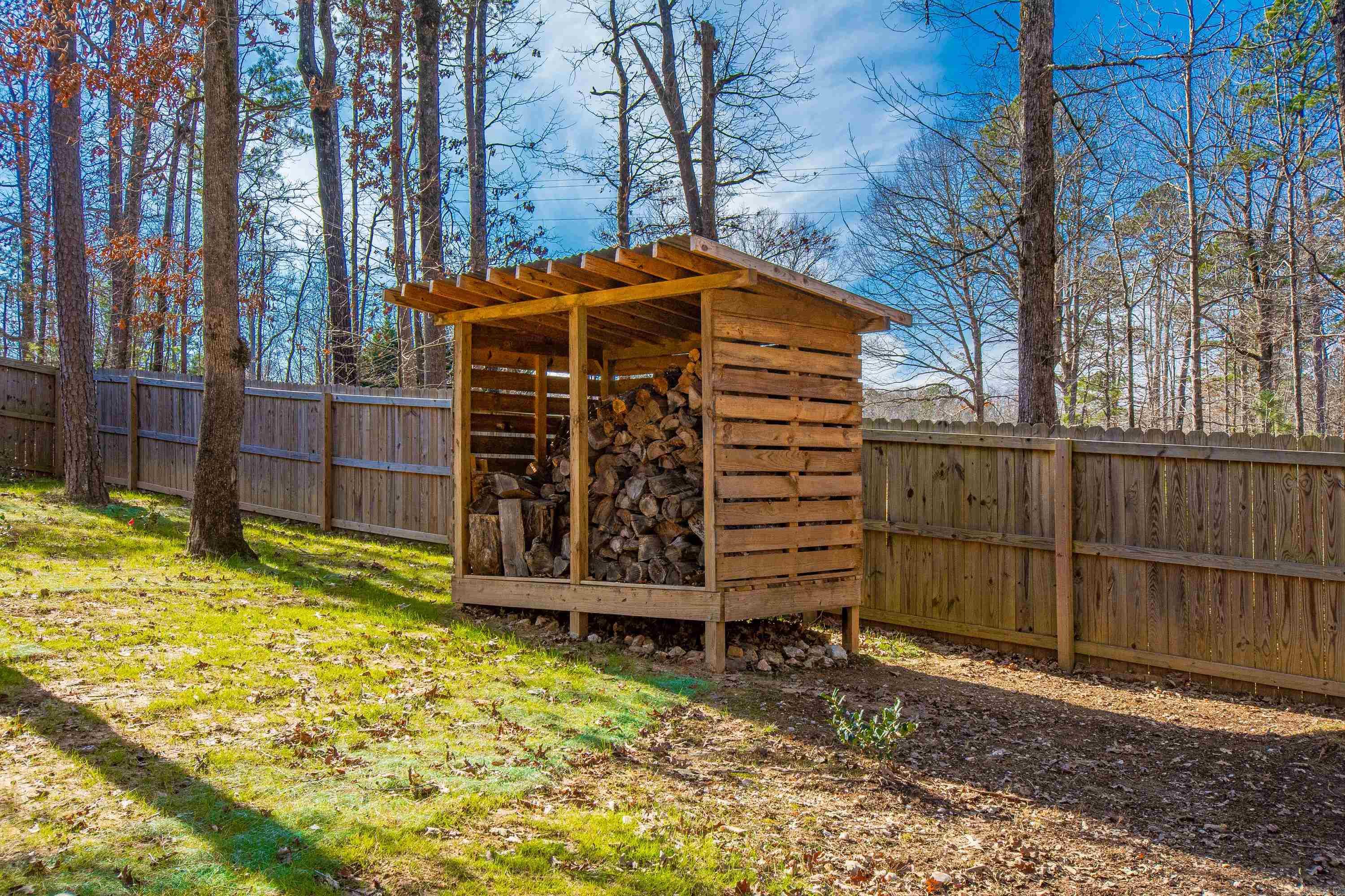 CRYSTAL LAKE - Residential